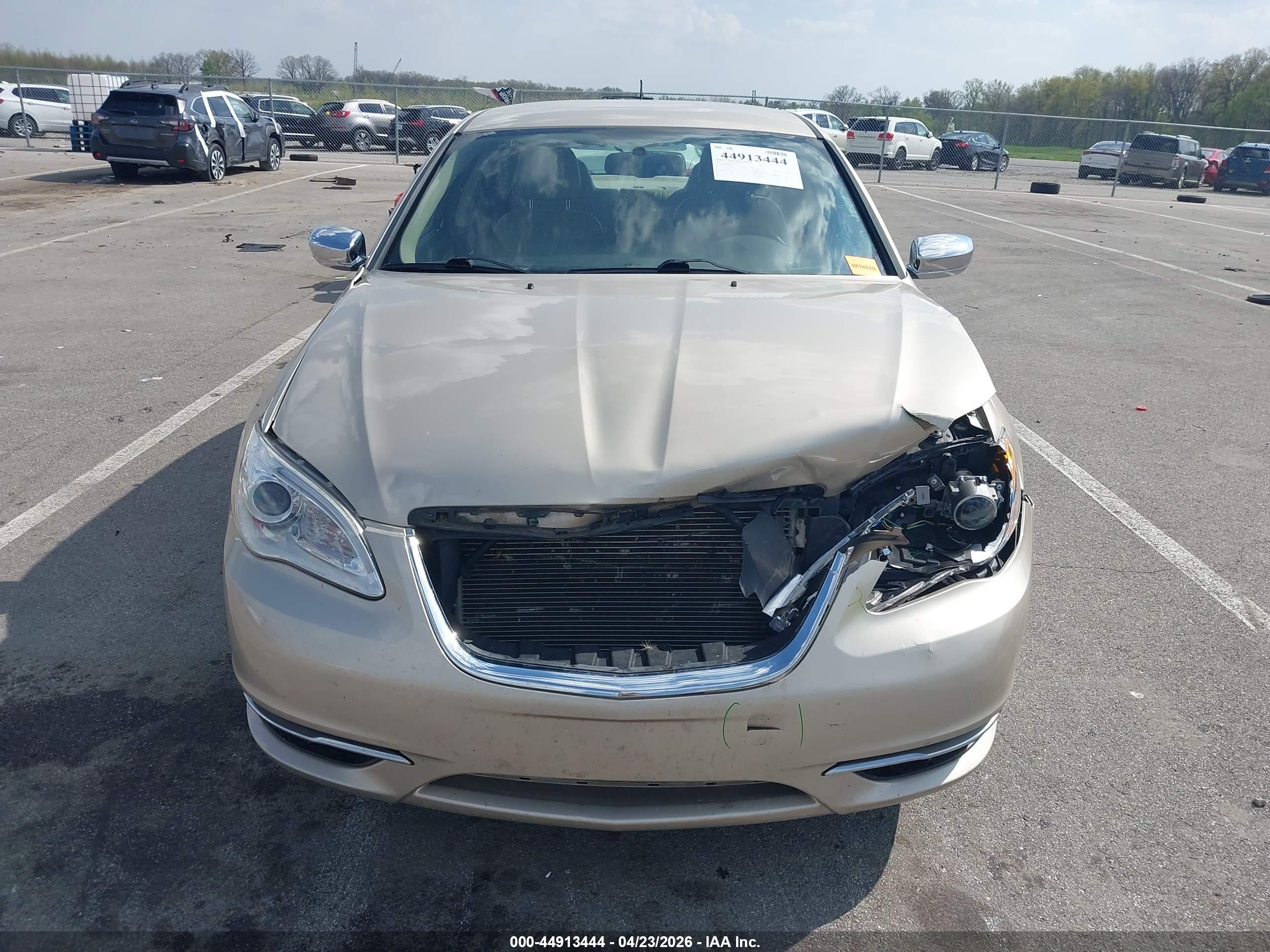 2013 Chrysler 200 Limited Beige vin: 1C3CCBCG0DN571431
