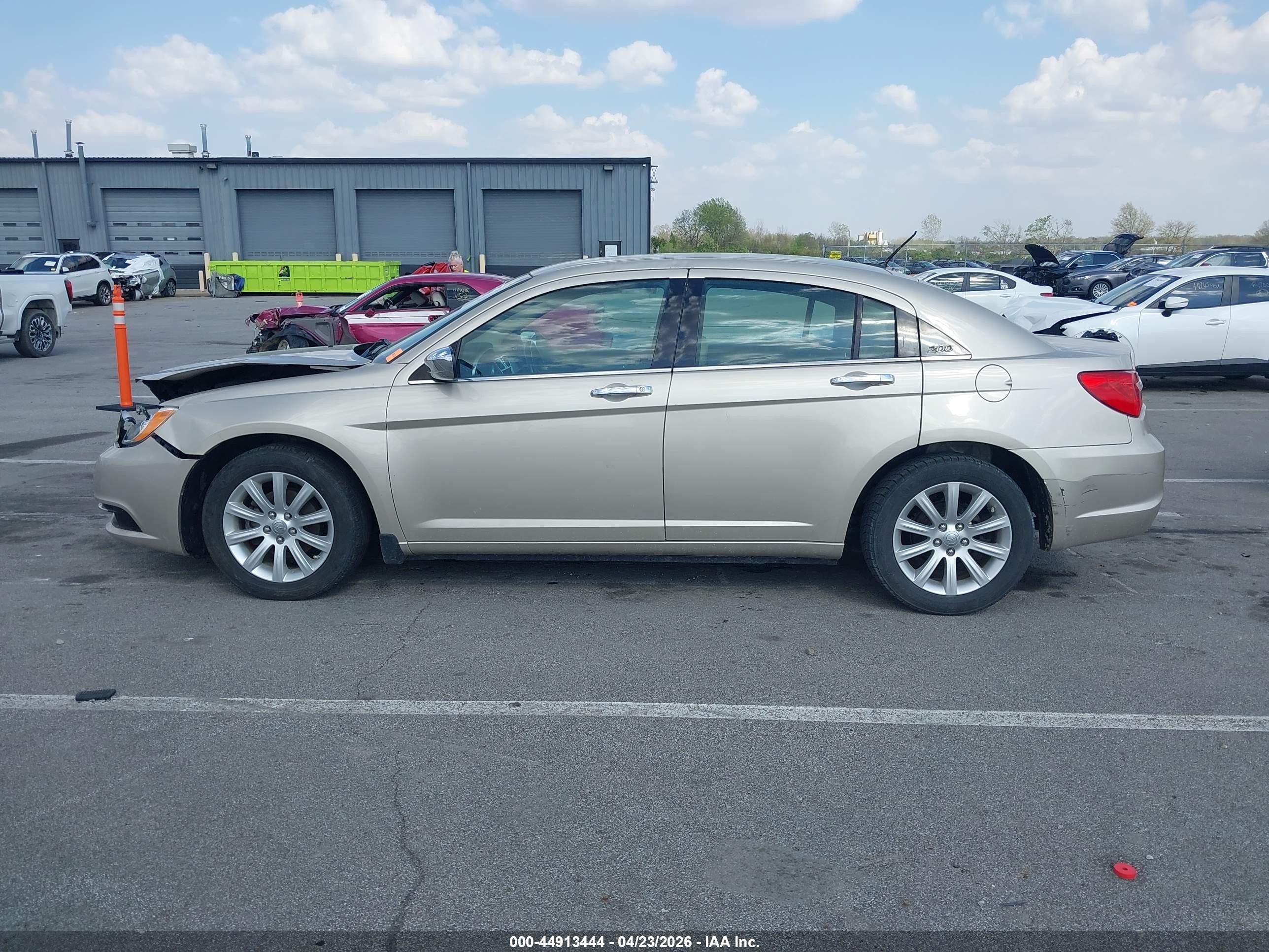 2013 Chrysler 200 Limited Beige vin: 1C3CCBCG0DN571431