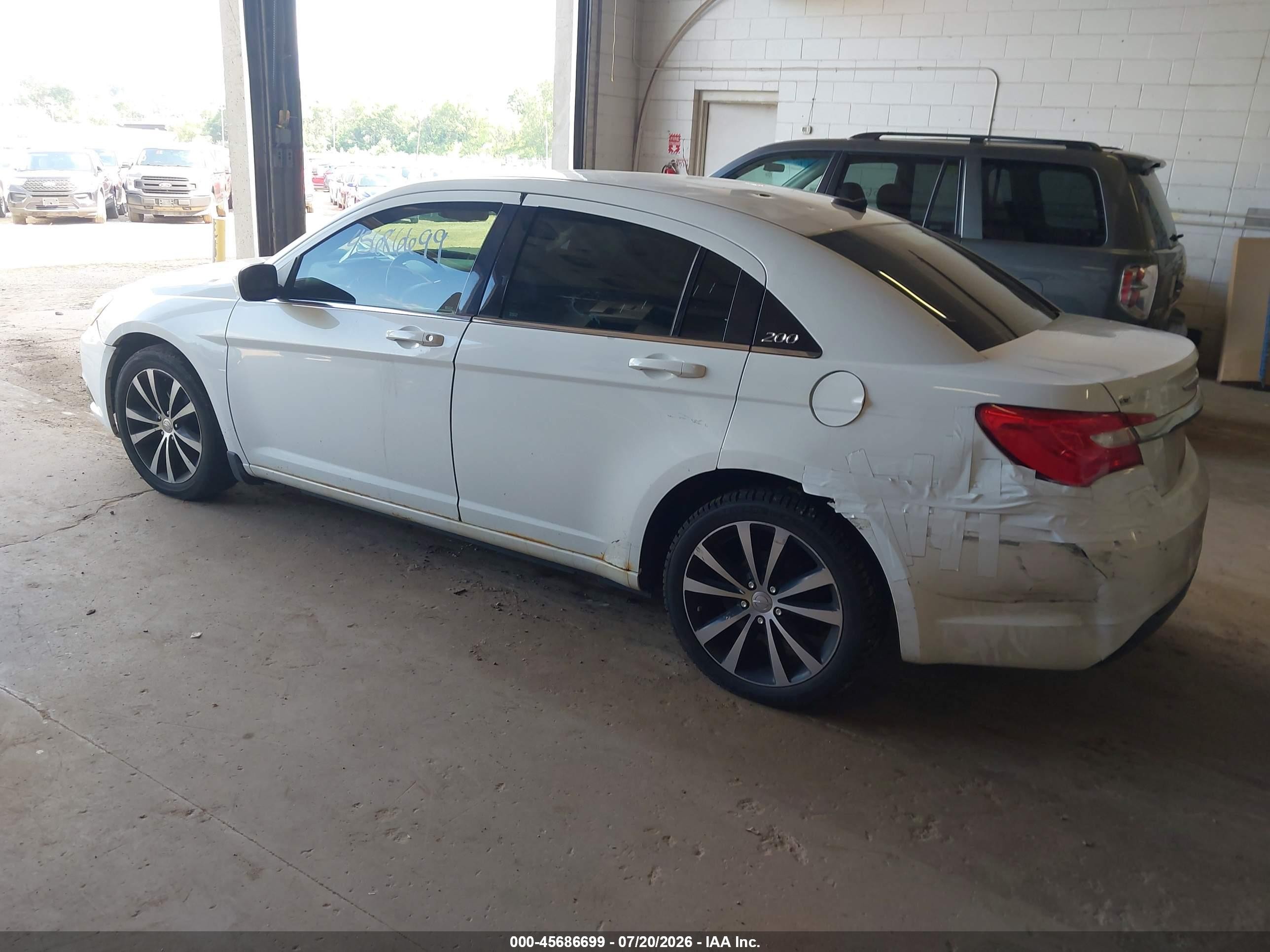 2014 Chrysler 200 Limited White vin: 1C3CCBCG0EN151850