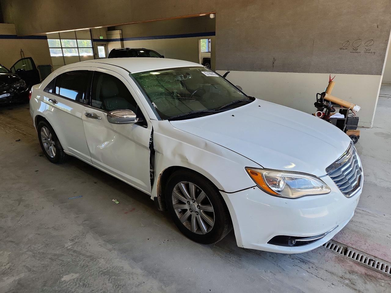 2013 Chrysler 200 Limited Белый vin: 1C3CCBCG1DN523937