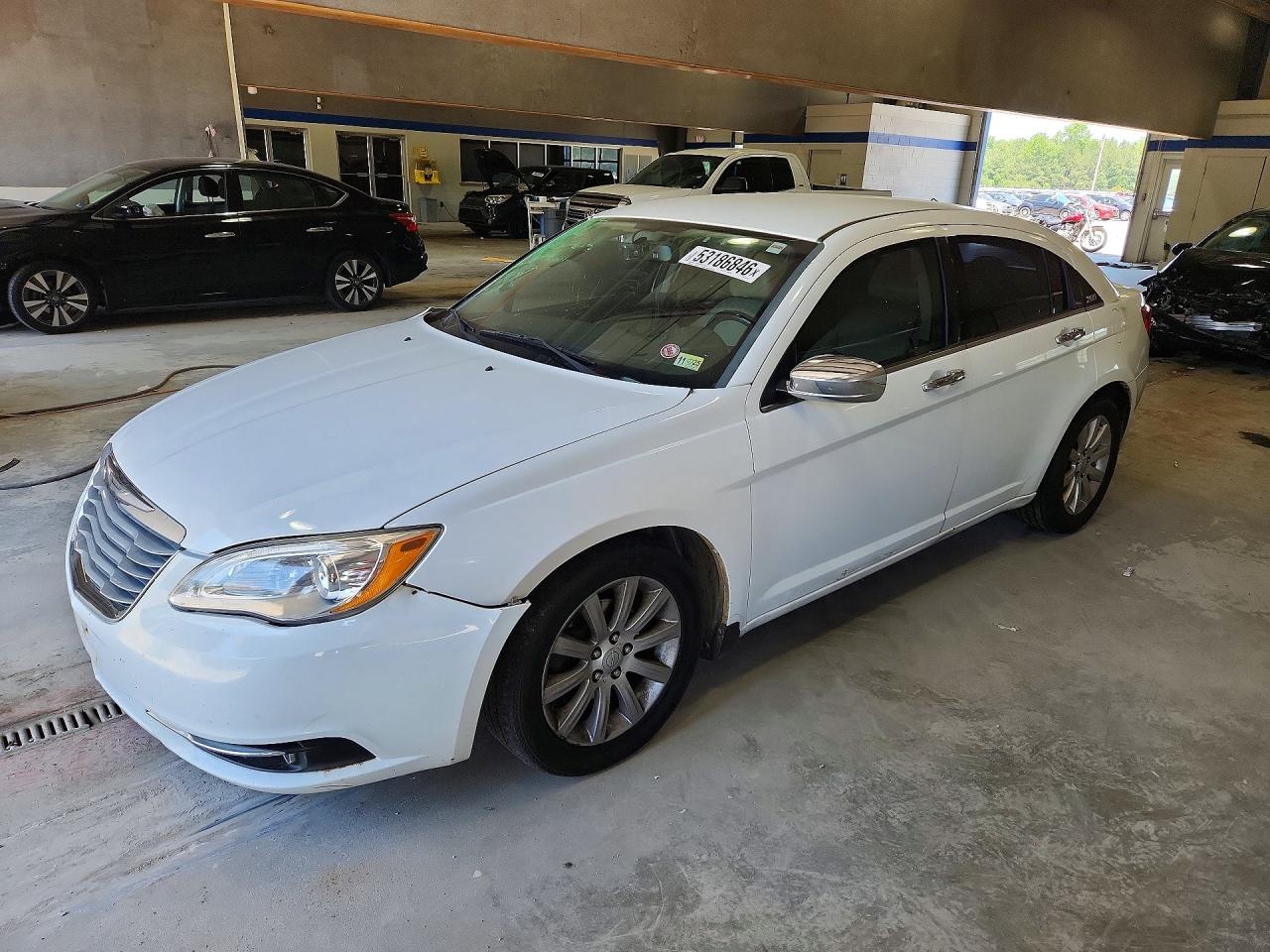 2013 Chrysler 200 Limited White vin: 1C3CCBCG1DN523937