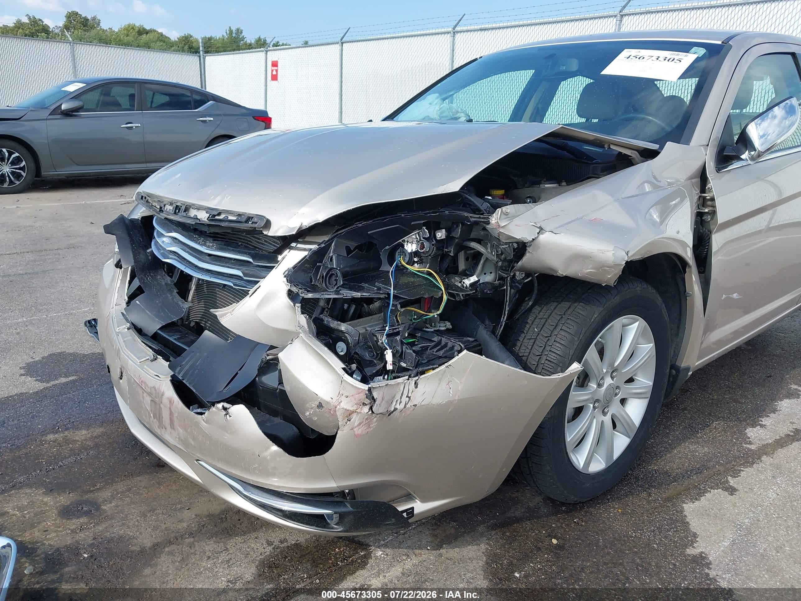 2013 Chrysler 200 Limited Silver vin: 1C3CCBCG1DN747371