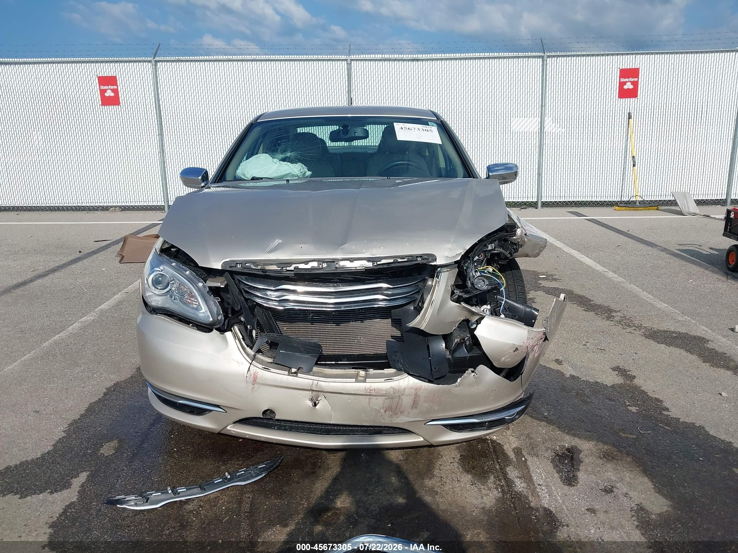 2013 Chrysler 200 Limited Silver vin: 1C3CCBCG1DN747371