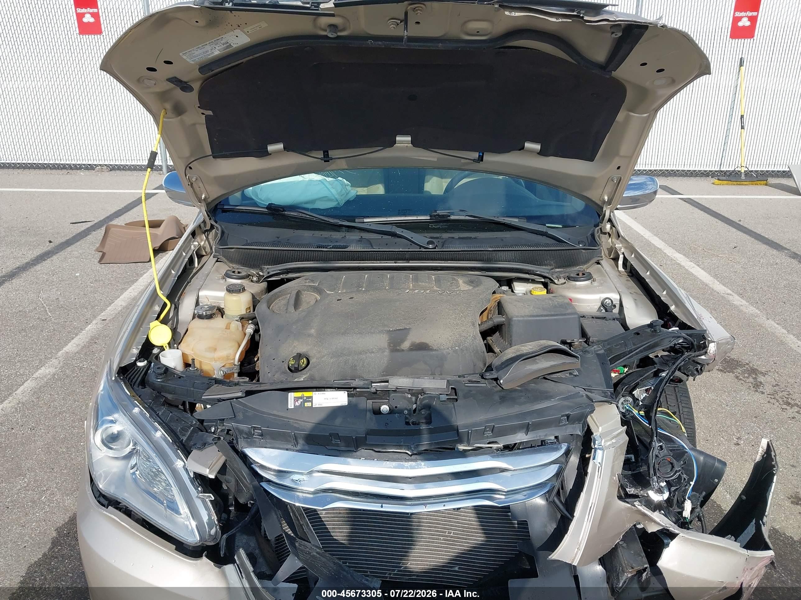 2013 Chrysler 200 Limited Silver vin: 1C3CCBCG1DN747371