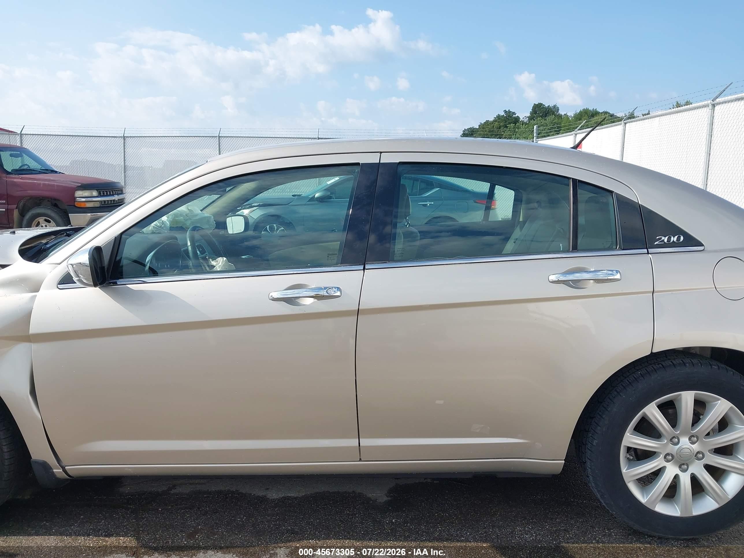 2013 Chrysler 200 Limited Silver vin: 1C3CCBCG1DN747371