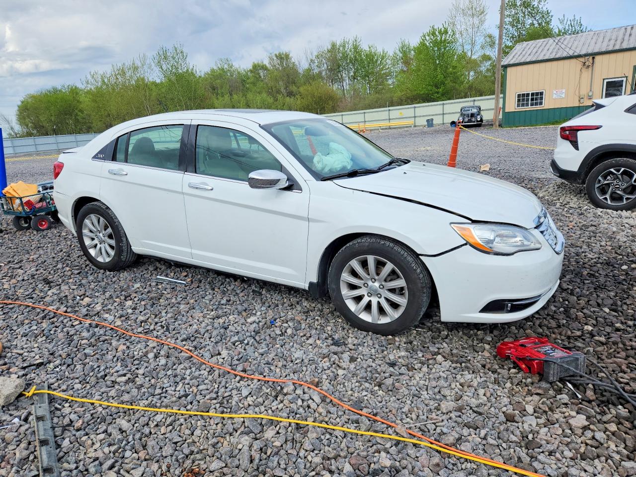 2014 Chrysler 200 Limited White vin: 1C3CCBCG1EN134586