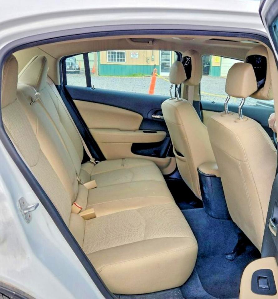 2014 Chrysler 200 Limited White vin: 1C3CCBCG1EN134586
