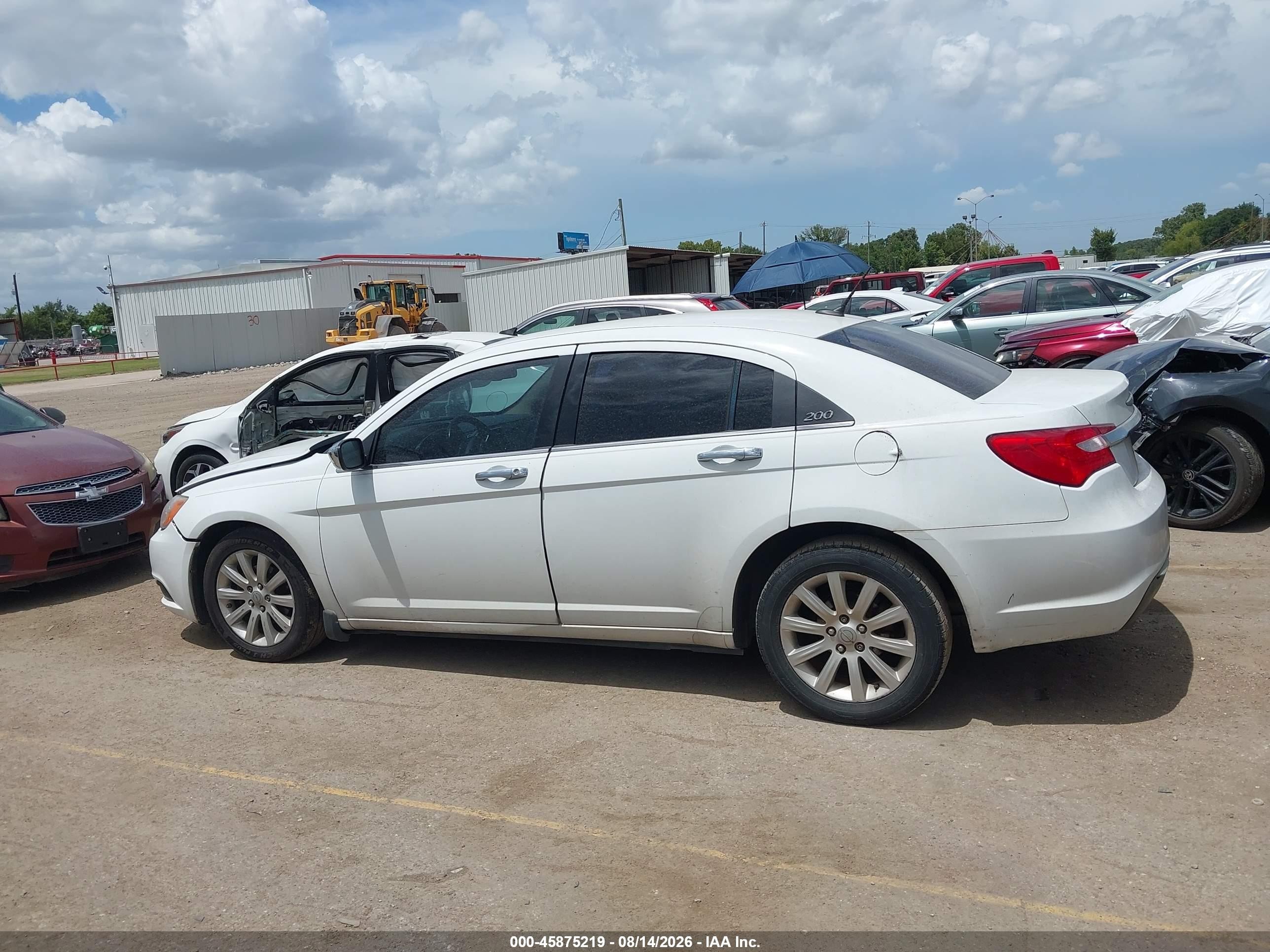 2014 Chrysler 200 Limited White vin: 1C3CCBCG1EN185604