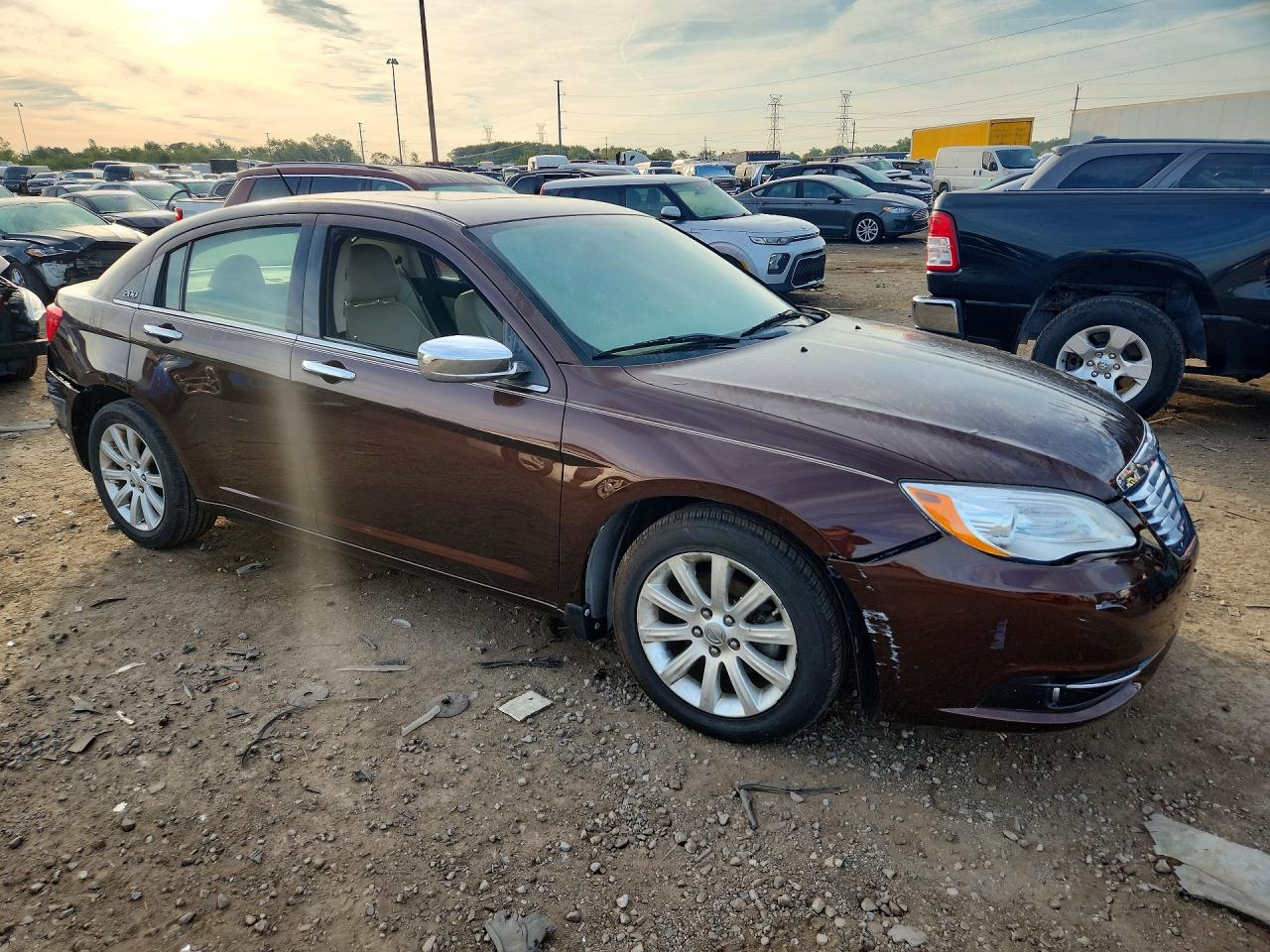 2013 Chrysler 200 Limited Brown vin: 1C3CCBCG2DN618071