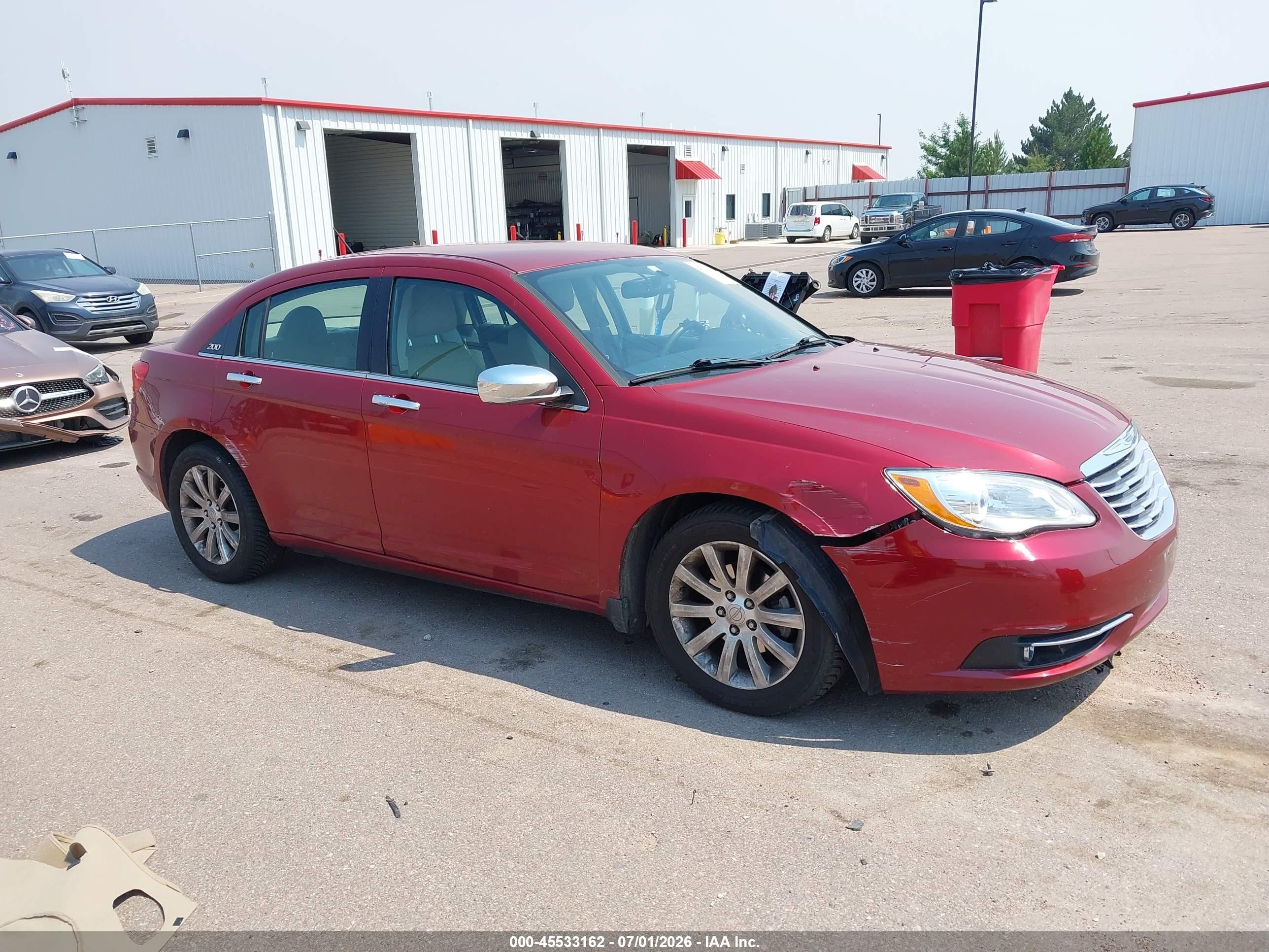 2013 Chrysler 200 Limited Red vin: 1C3CCBCG2DN629880