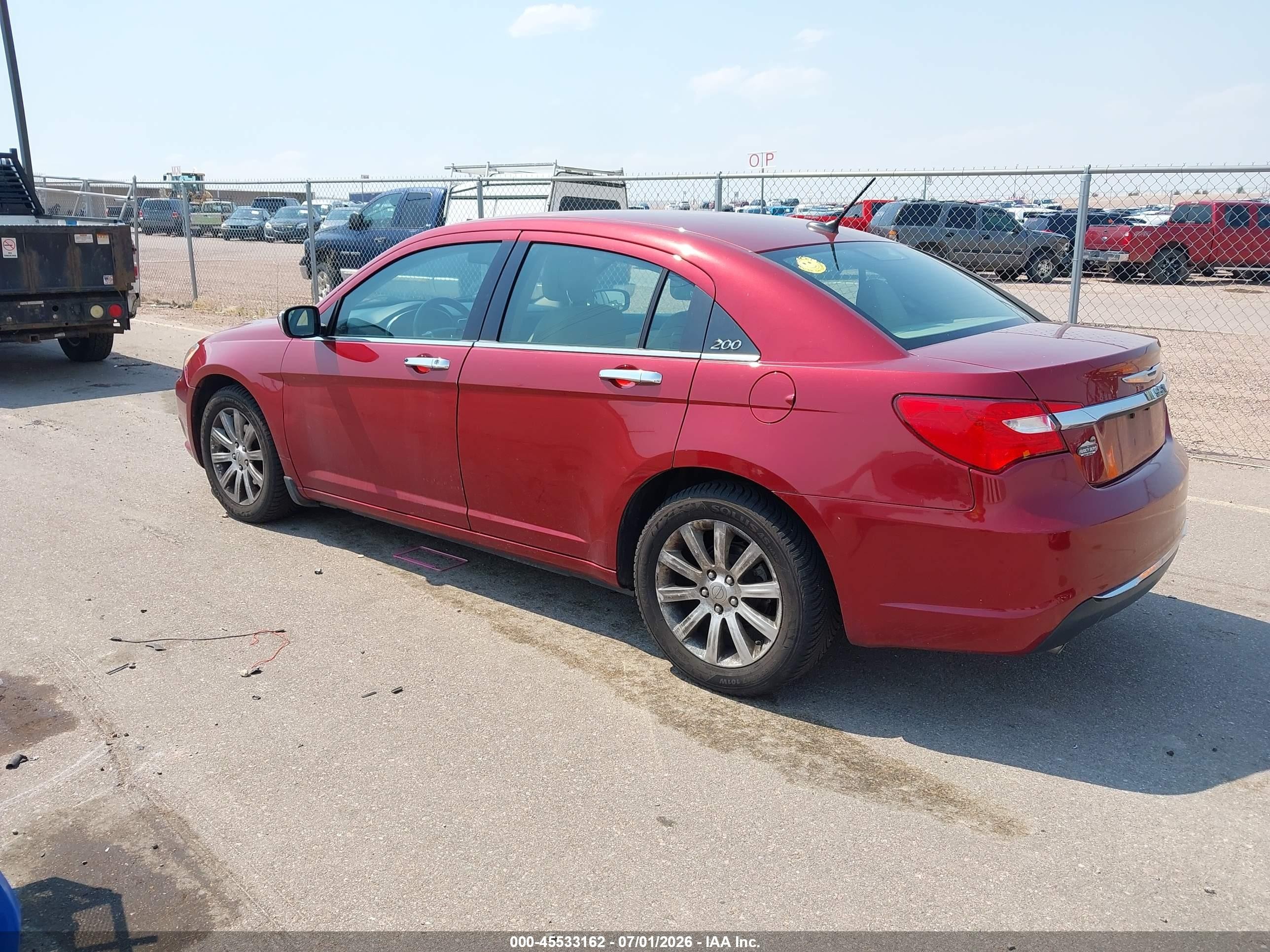 2013 Chrysler 200 Limited Red vin: 1C3CCBCG2DN629880