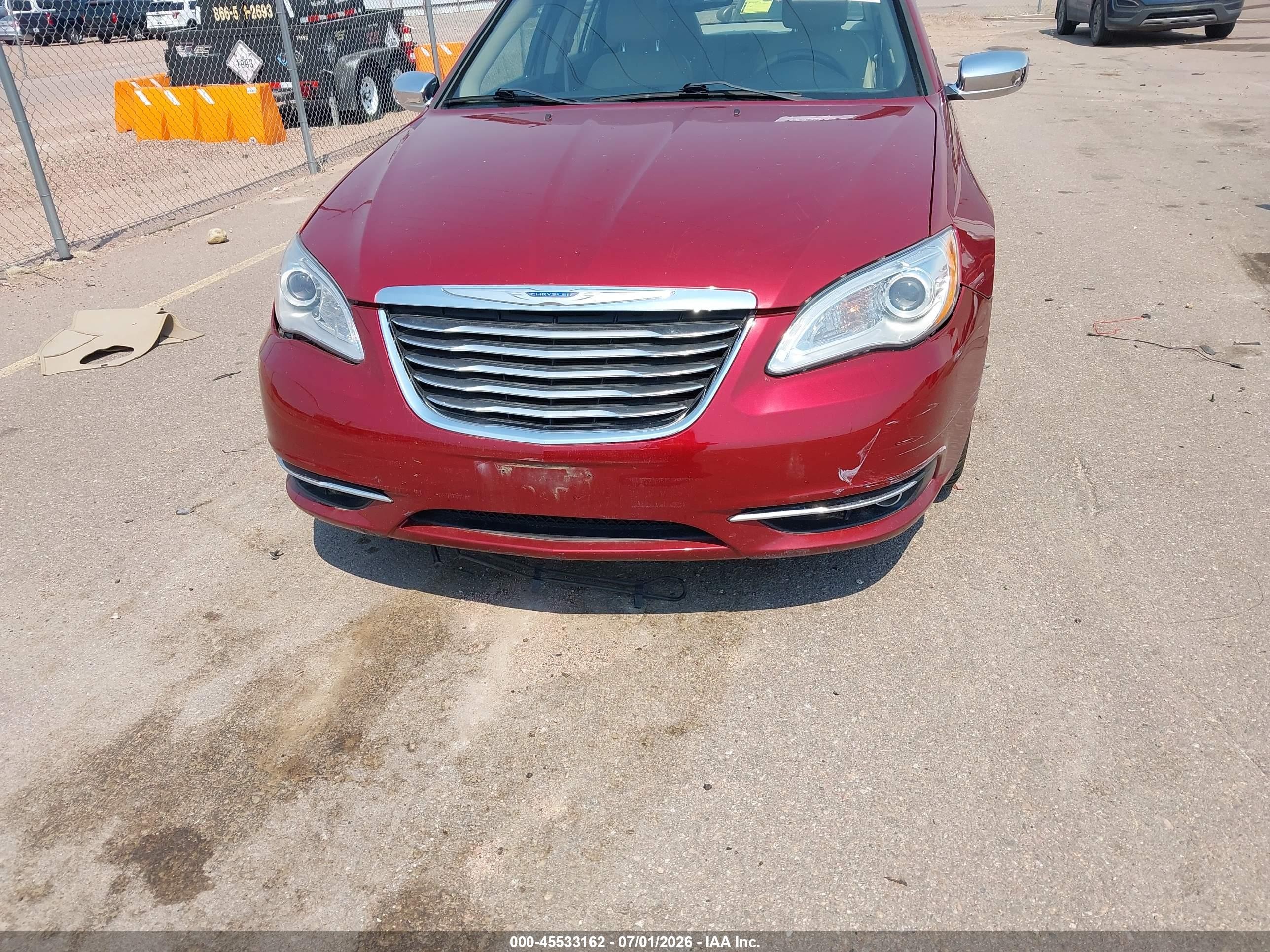 2013 Chrysler 200 Limited Red vin: 1C3CCBCG2DN629880