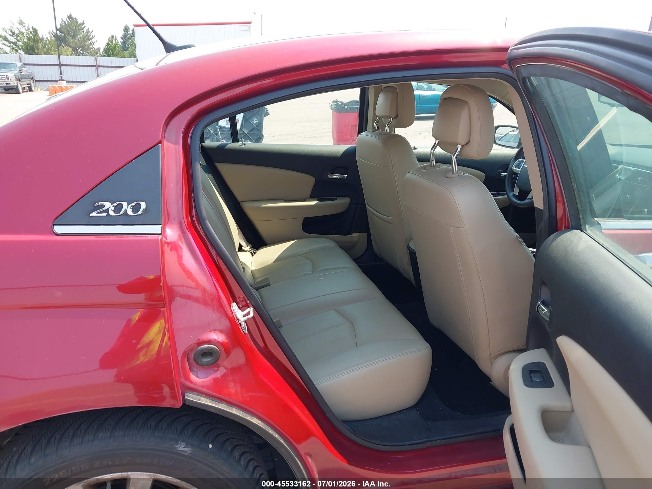 2013 Chrysler 200 Limited Red vin: 1C3CCBCG2DN629880