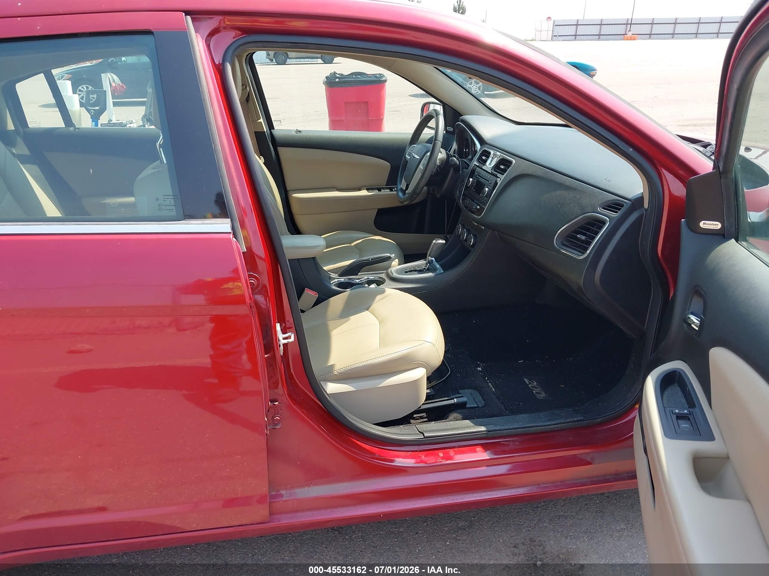 2013 Chrysler 200 Limited Red vin: 1C3CCBCG2DN629880