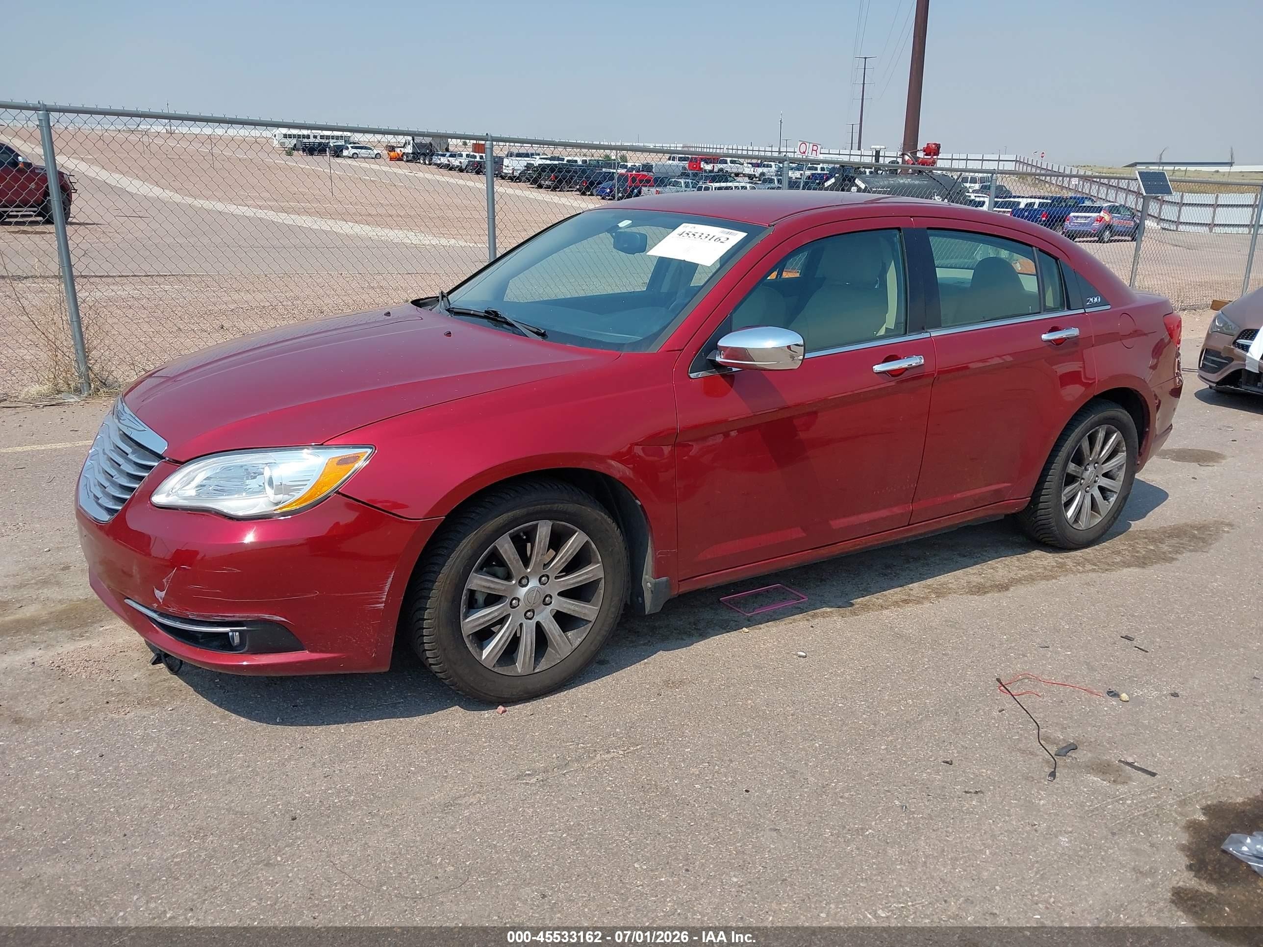 2013 Chrysler 200 Limited Red vin: 1C3CCBCG2DN629880