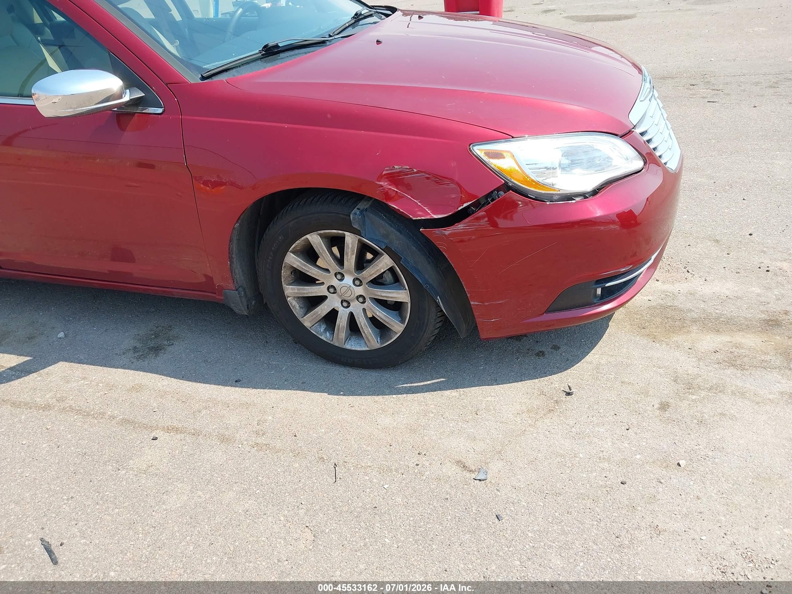 2013 Chrysler 200 Limited Red vin: 1C3CCBCG2DN629880