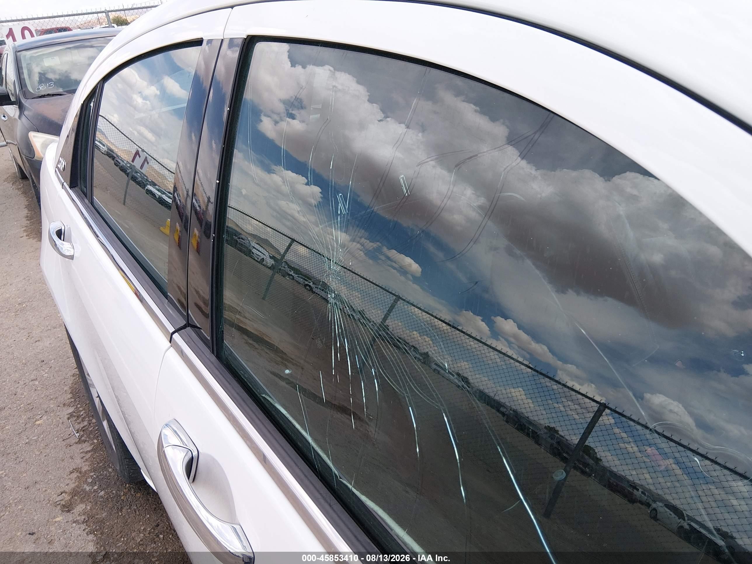 2014 Chrysler 200 Limited White vin: 1C3CCBCG2EN134404