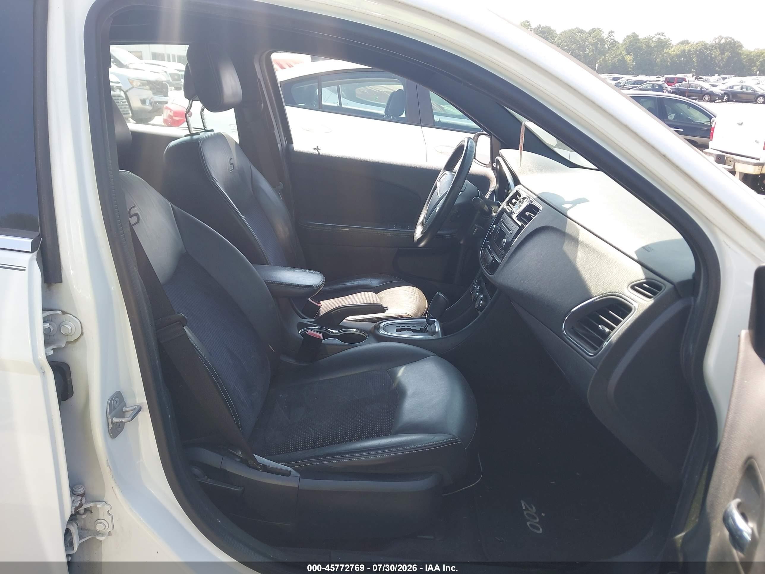 2014 Chrysler 200 Limited White vin: 1C3CCBCG2EN186311