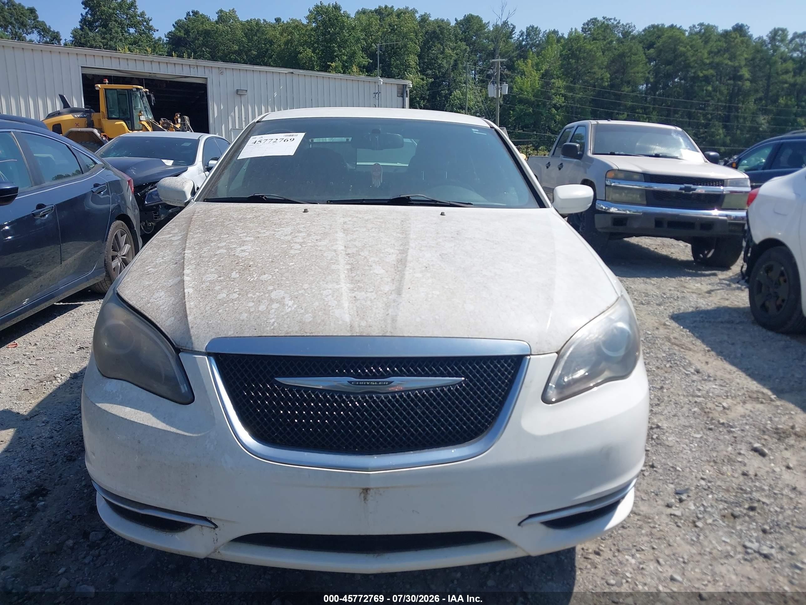 2014 Chrysler 200 Limited White vin: 1C3CCBCG2EN186311