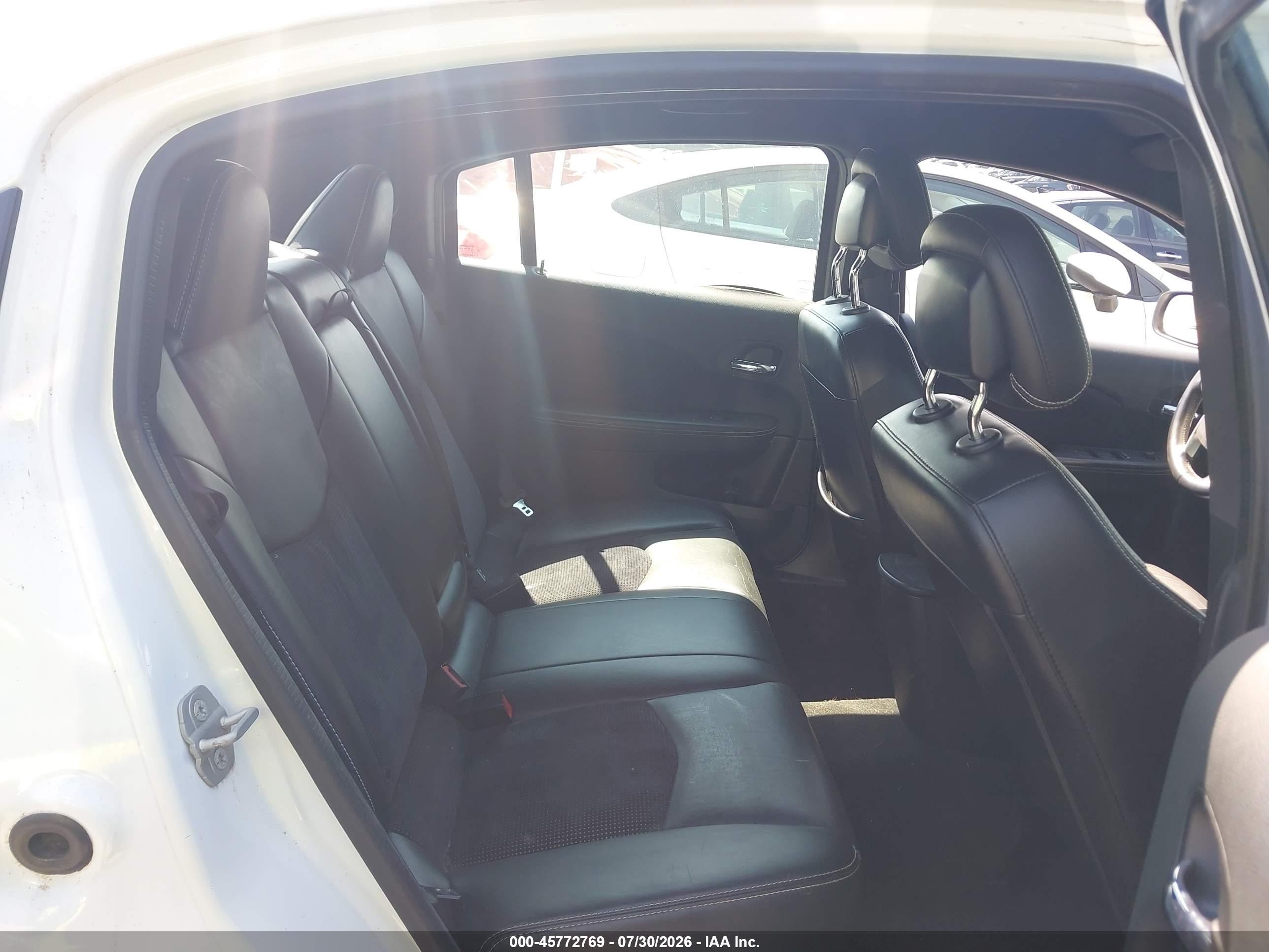2014 Chrysler 200 Limited White vin: 1C3CCBCG2EN186311