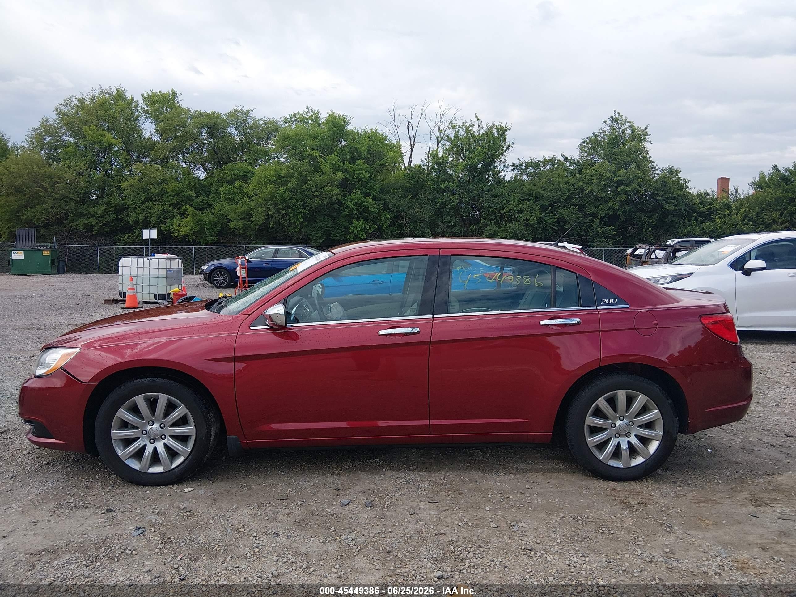 2014 Chrysler 200 Limited Red vin: 1C3CCBCG3EN135027