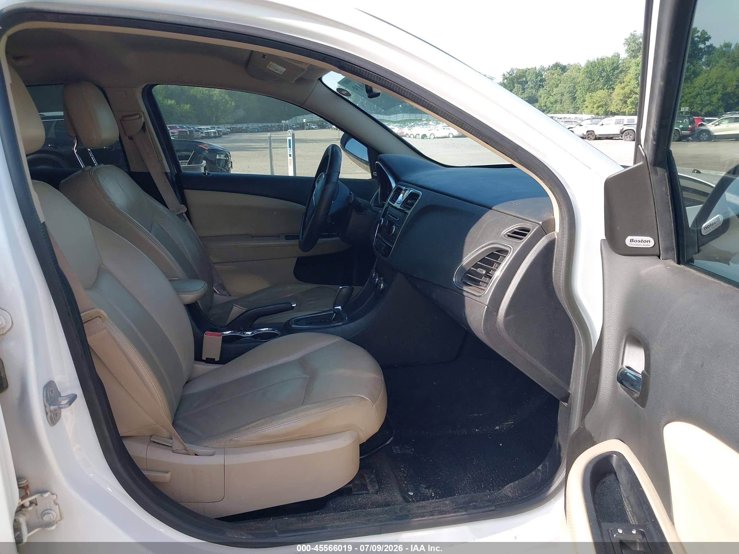 2014 Chrysler 200 Limited White vin: 1C3CCBCG3EN159358
