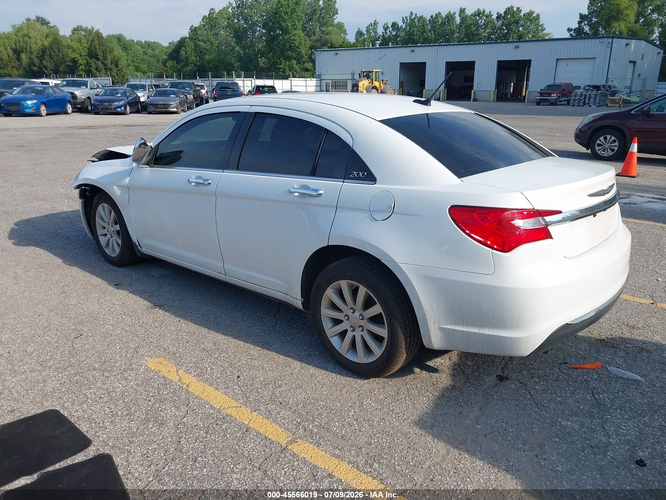 2014 Chrysler 200 Limited White vin: 1C3CCBCG3EN159358