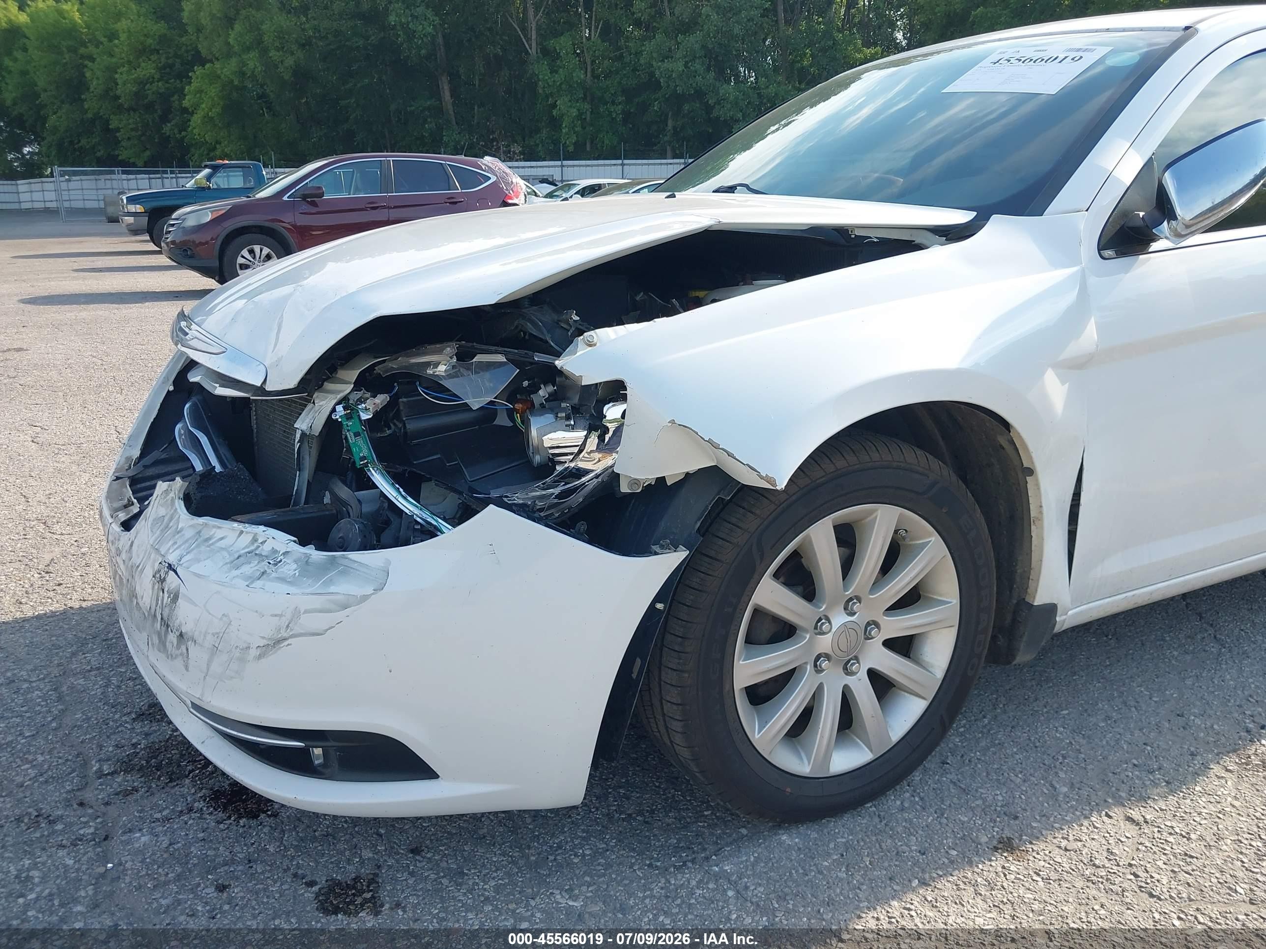 2014 Chrysler 200 Limited White vin: 1C3CCBCG3EN159358