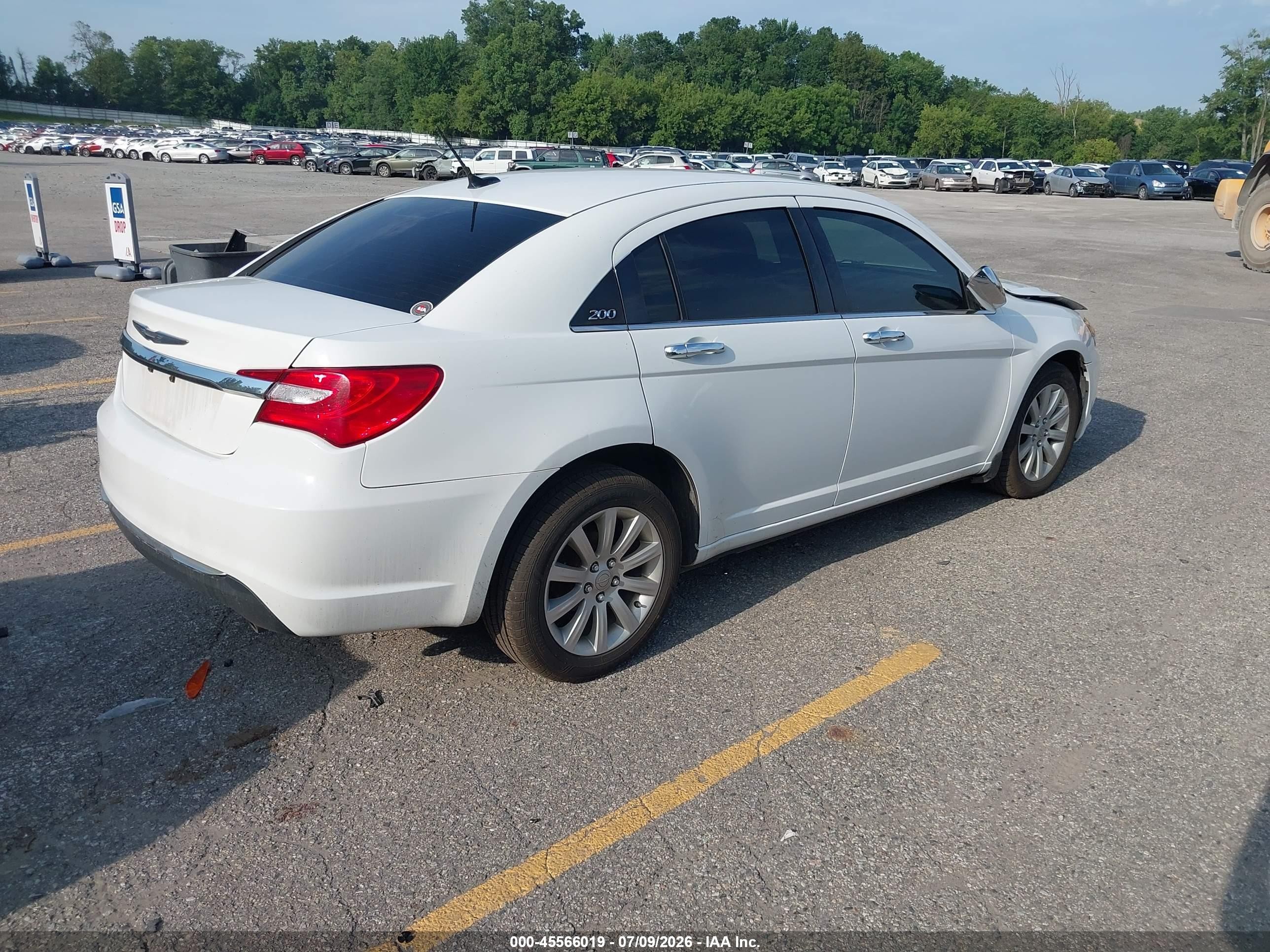 2014 Chrysler 200 Limited White vin: 1C3CCBCG3EN159358