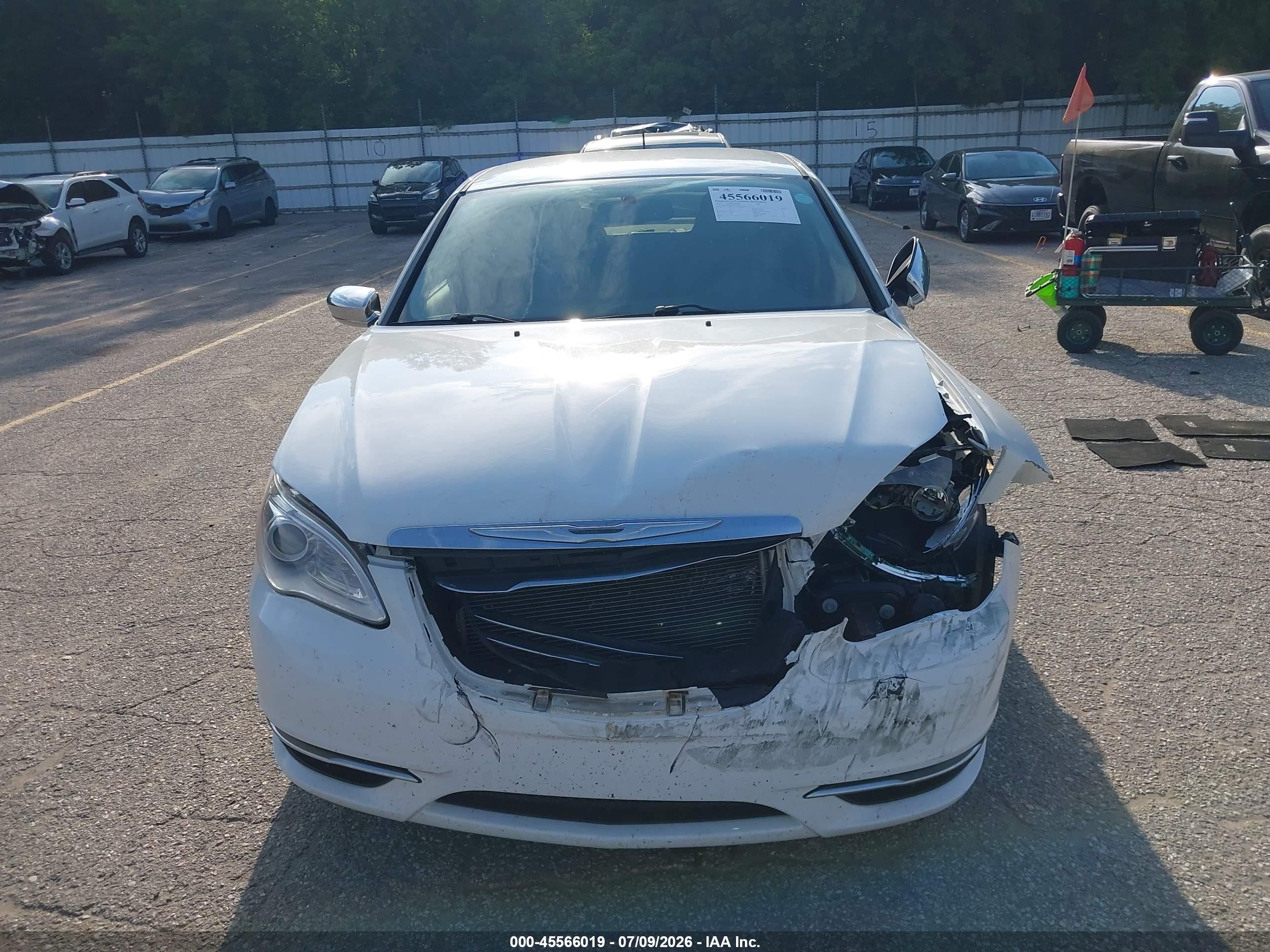 2014 Chrysler 200 Limited White vin: 1C3CCBCG3EN159358