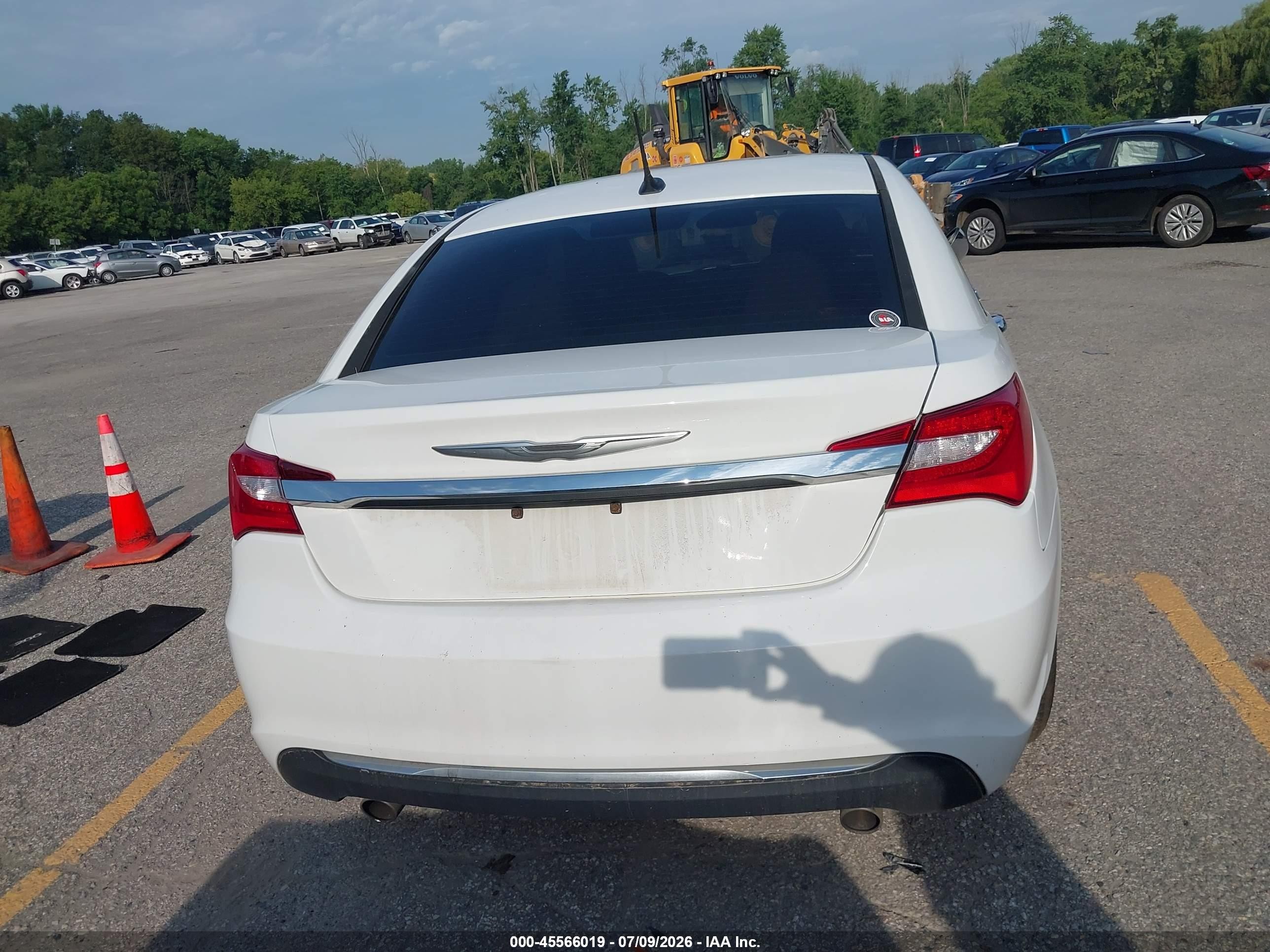 2014 Chrysler 200 Limited White vin: 1C3CCBCG3EN159358