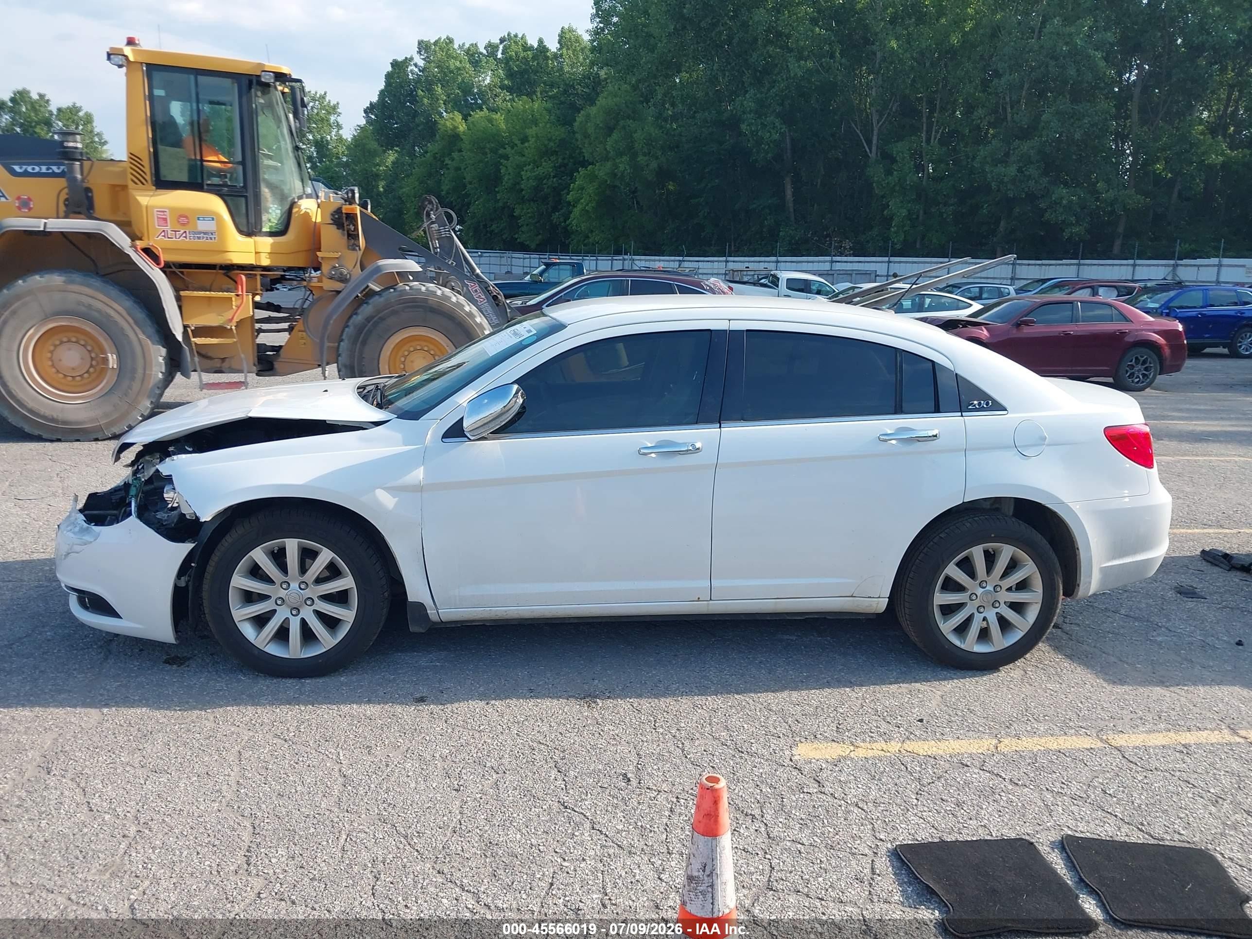 2014 Chrysler 200 Limited White vin: 1C3CCBCG3EN159358