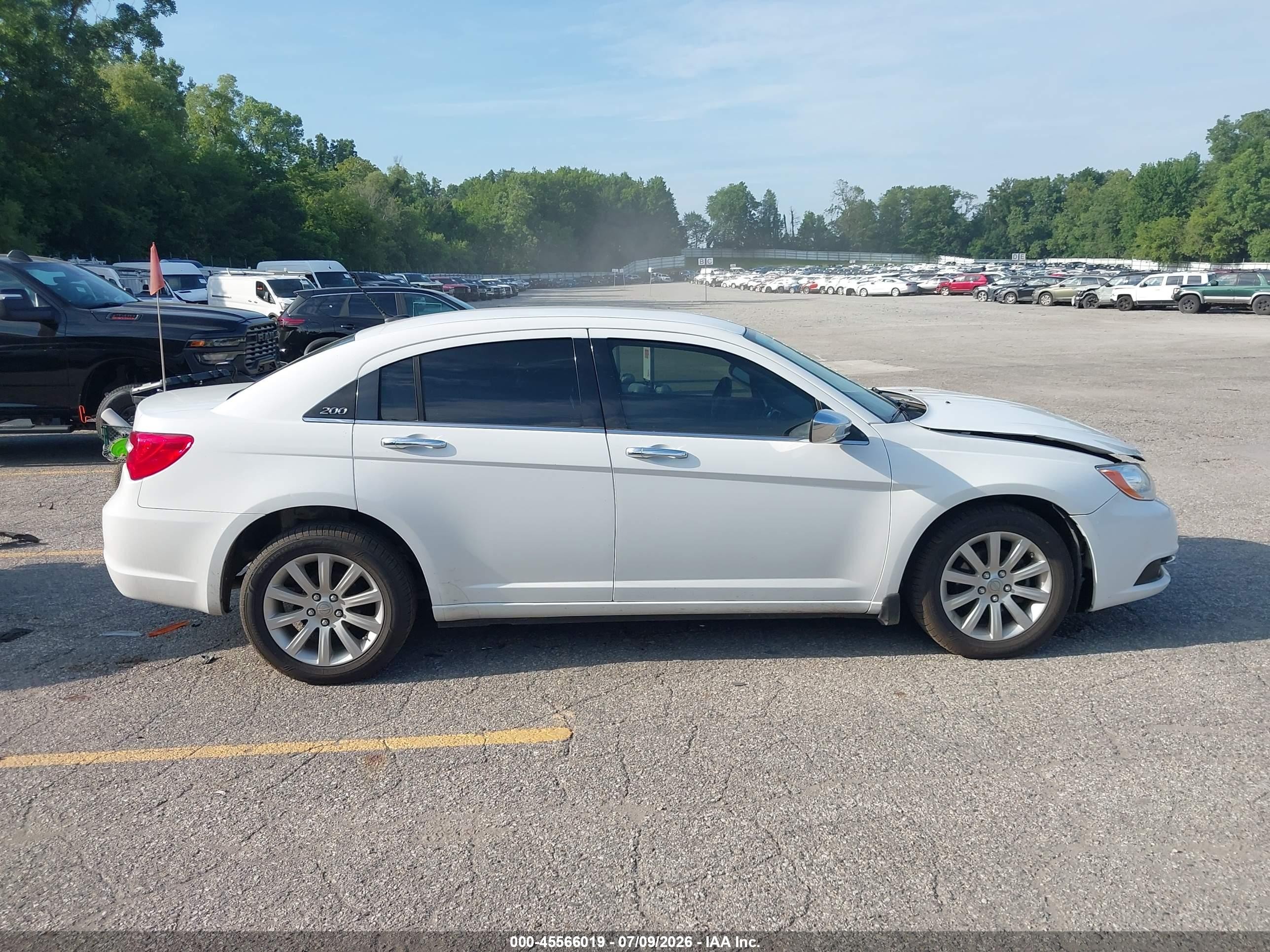 2014 Chrysler 200 Limited White vin: 1C3CCBCG3EN159358