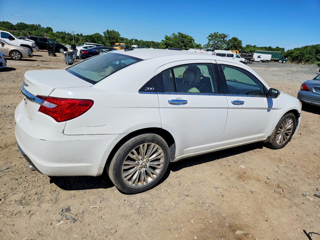 2013 Chrysler 200 Limited White vin: 1C3CCBCG4DN503990