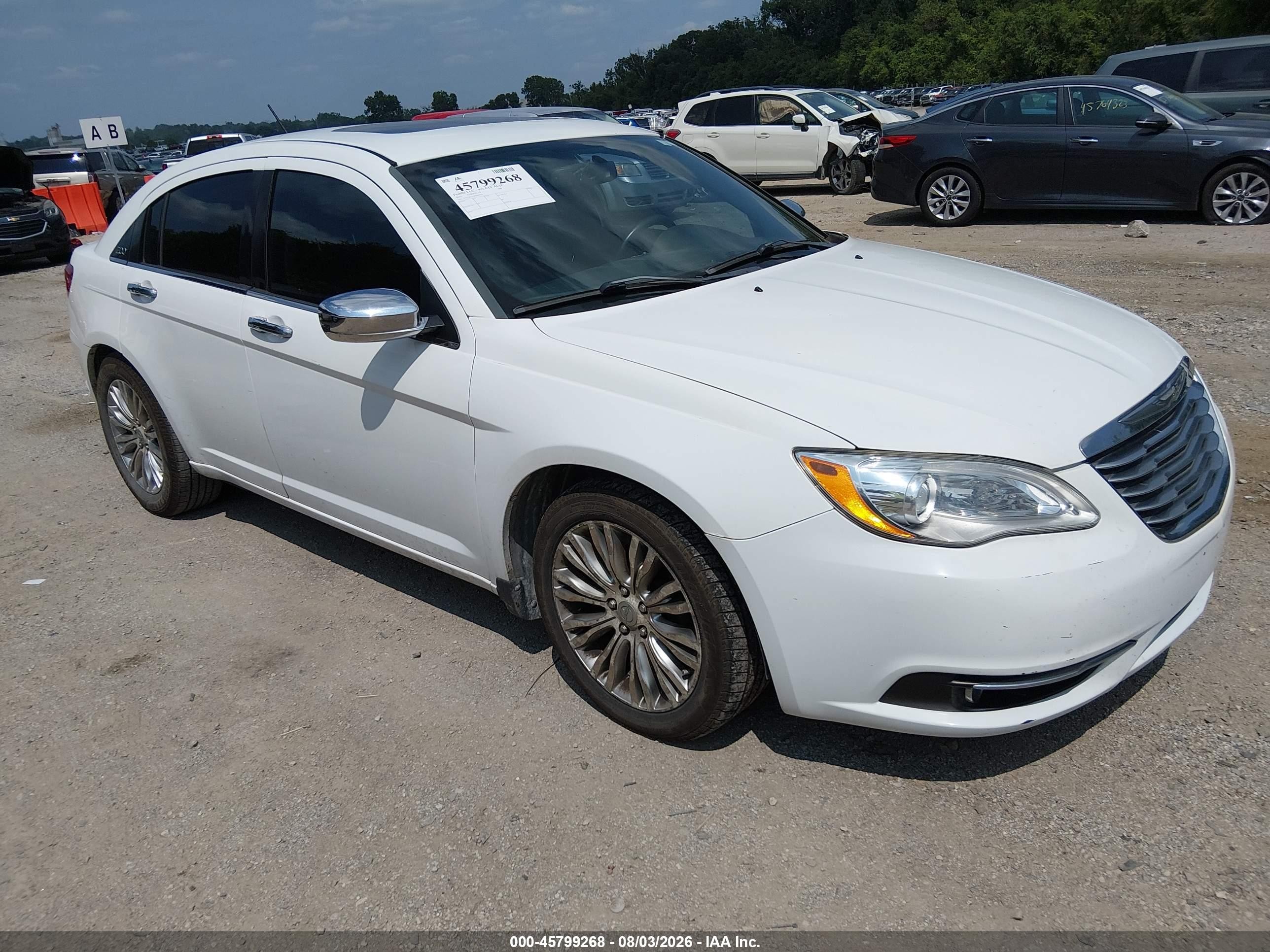 2013 Chrysler 200 Limited White vin: 1C3CCBCG4DN507036