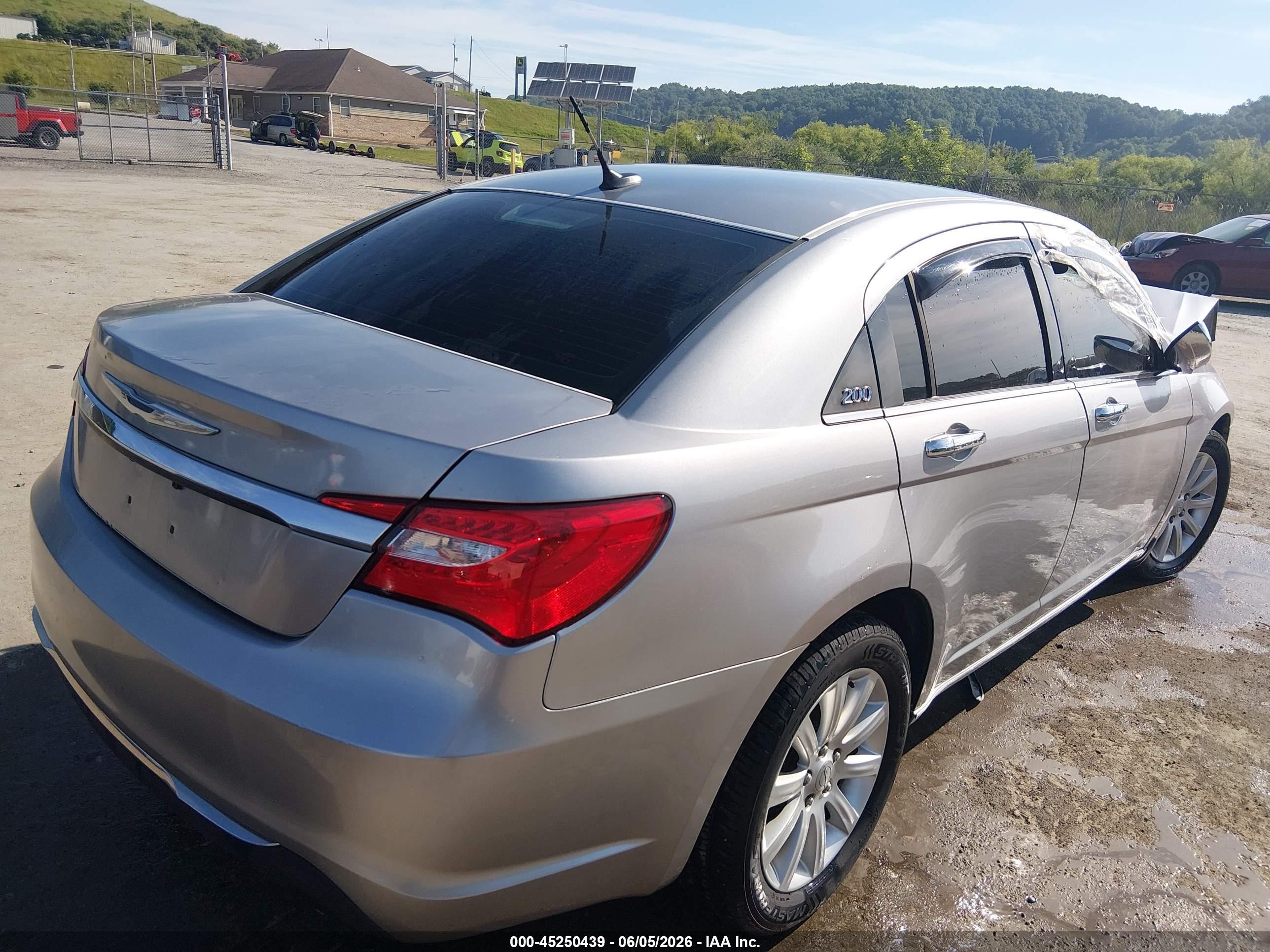 2013 Chrysler 200 Limited Silver vin: 1C3CCBCG5DN510091