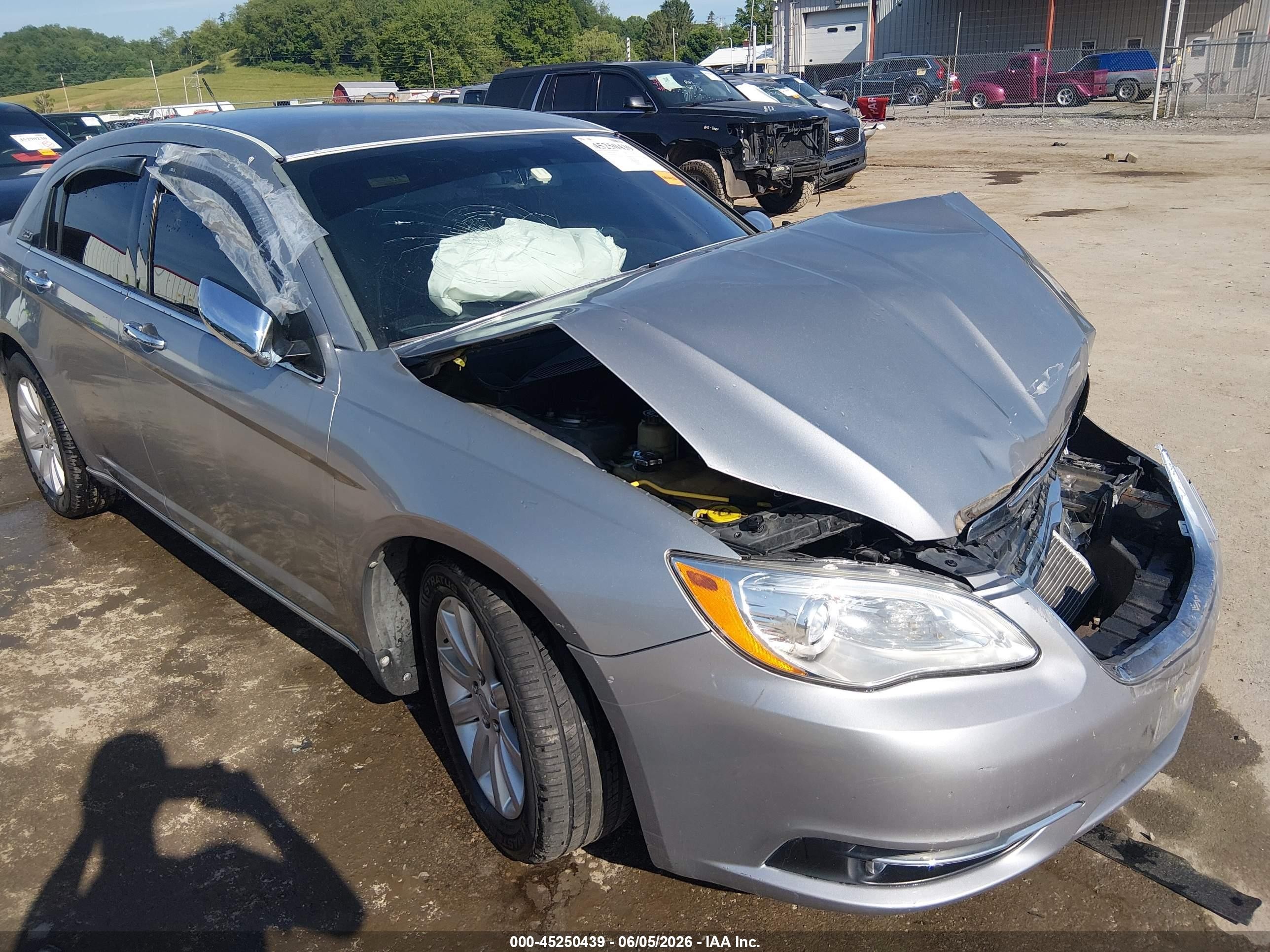 2013 Chrysler 200 Limited Silver vin: 1C3CCBCG5DN510091