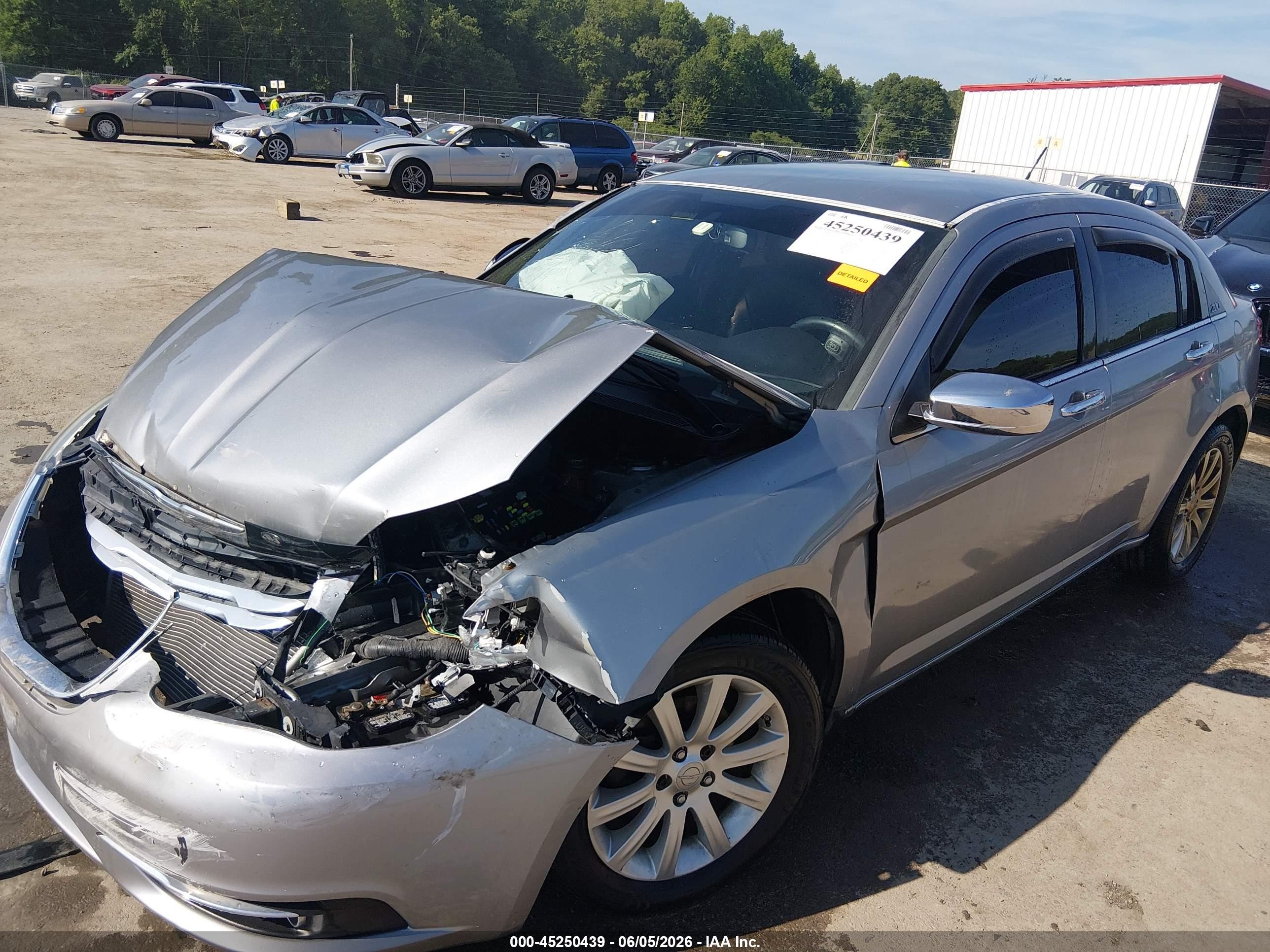 2013 Chrysler 200 Limited Silver vin: 1C3CCBCG5DN510091