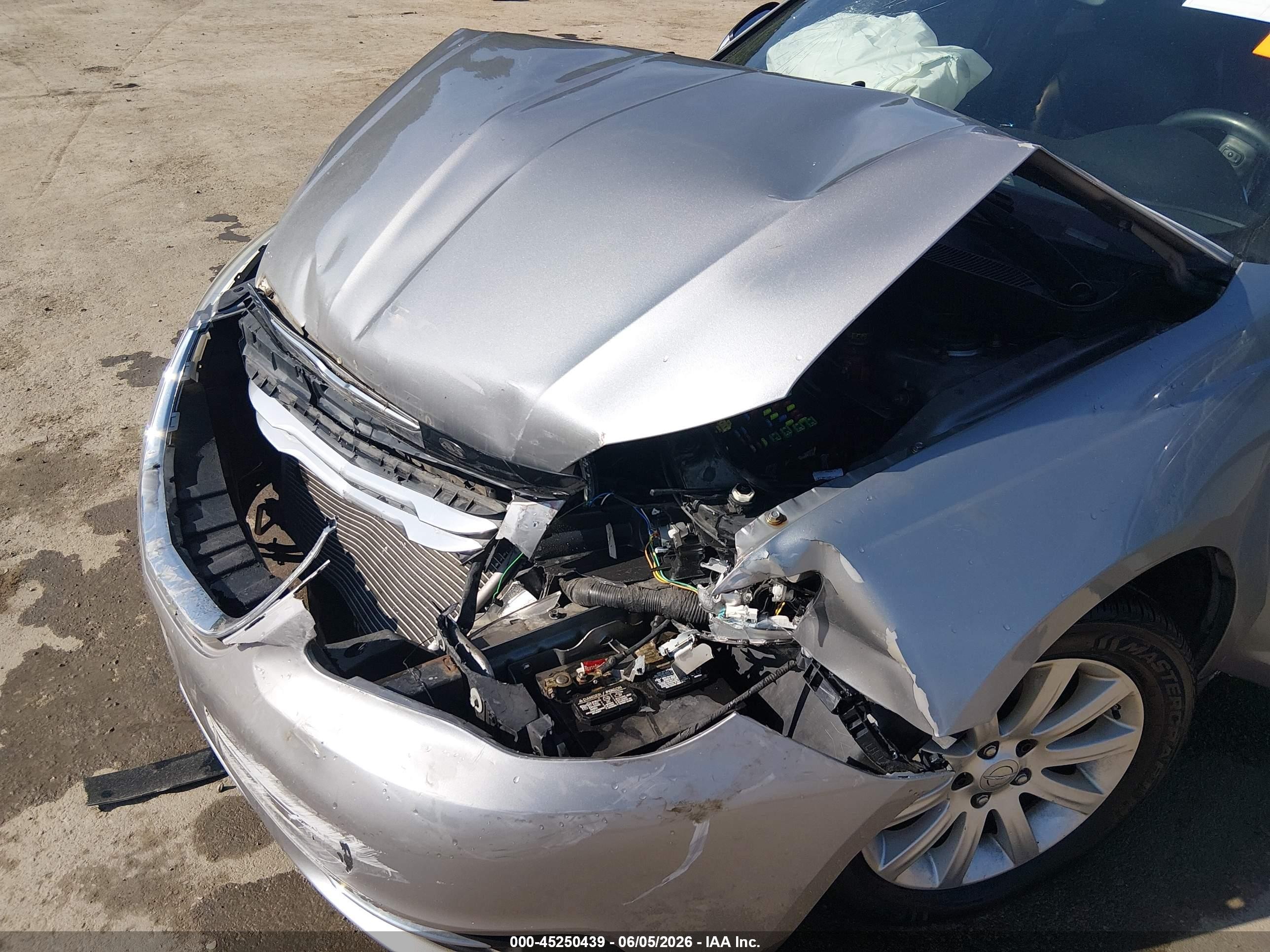 2013 Chrysler 200 Limited Silver vin: 1C3CCBCG5DN510091
