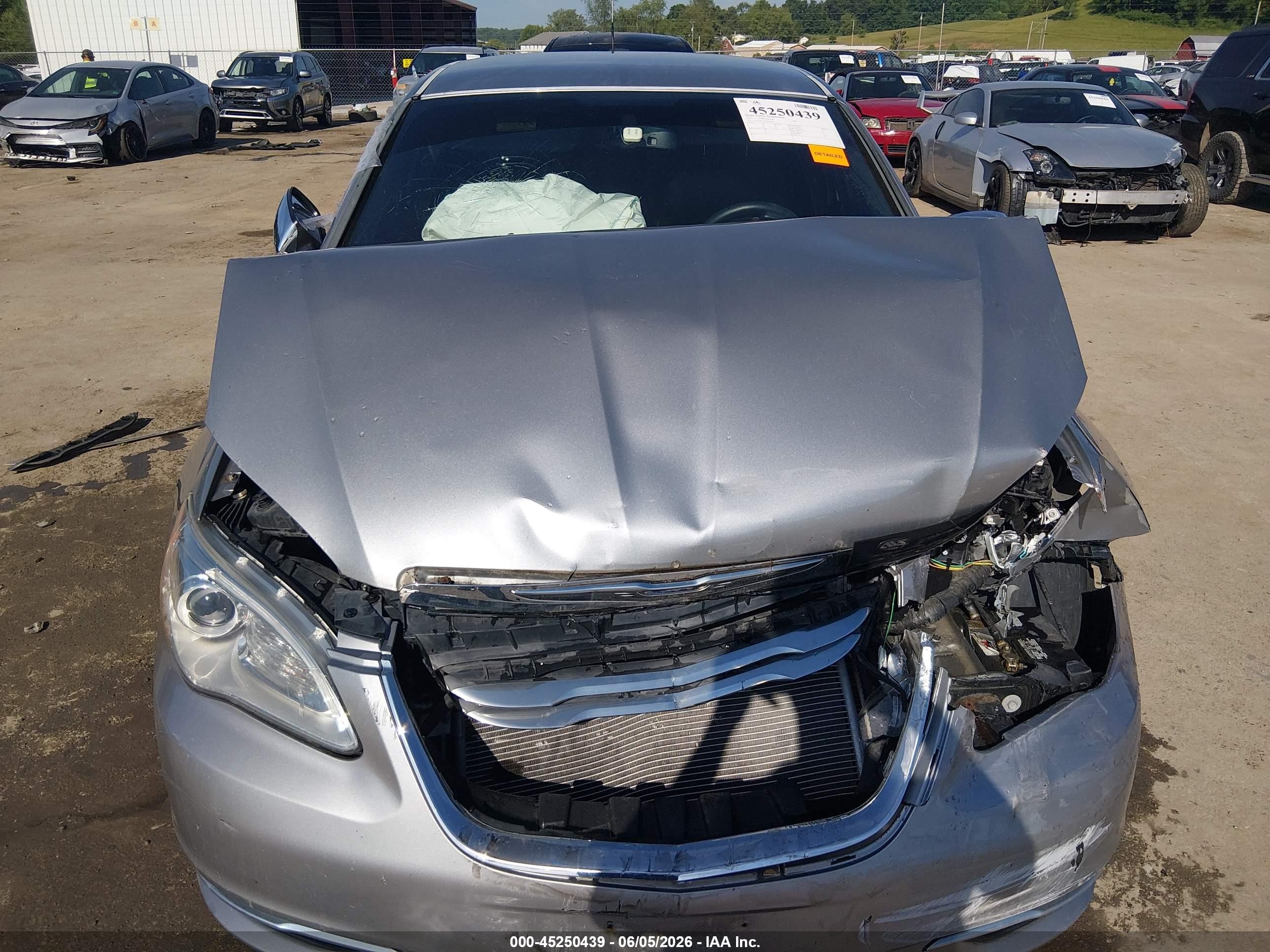 2013 Chrysler 200 Limited Silver vin: 1C3CCBCG5DN510091