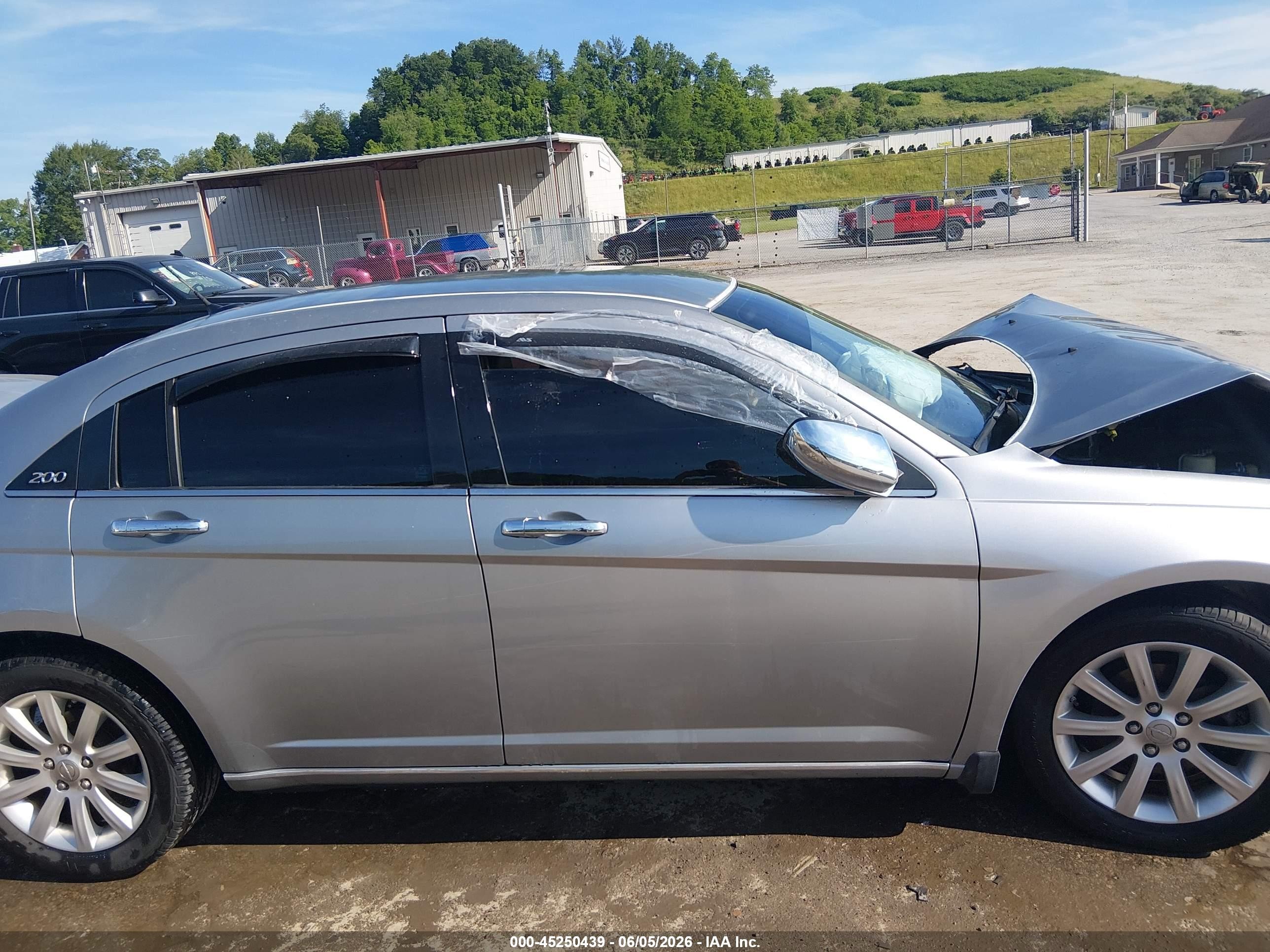 2013 Chrysler 200 Limited Silver vin: 1C3CCBCG5DN510091