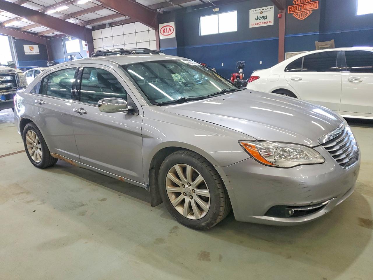 2013 Chrysler 200 Limited Silver vin: 1C3CCBCG5DN520992