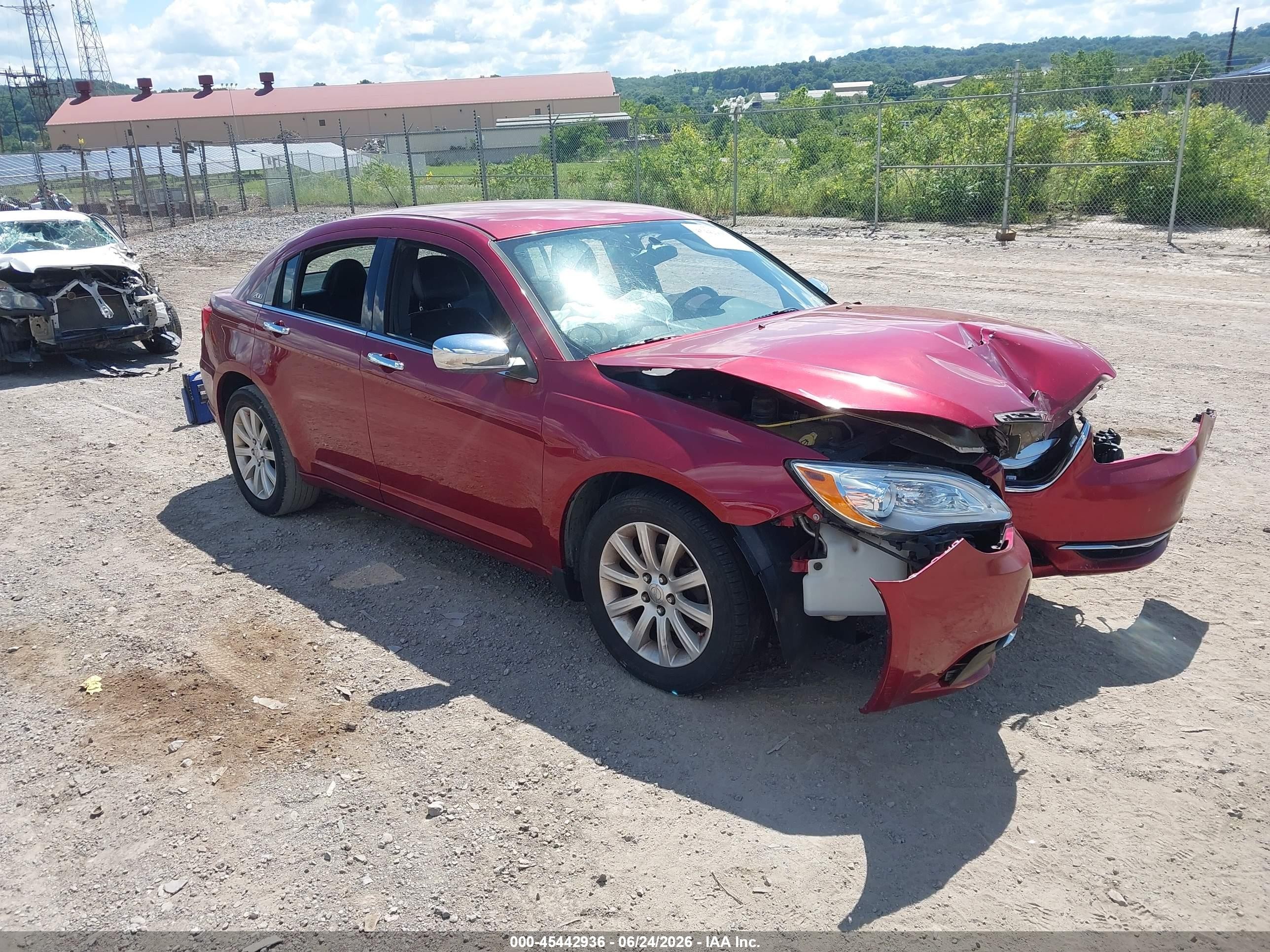2013 Chrysler 200 Limited Red vin: 1C3CCBCG5DN523830