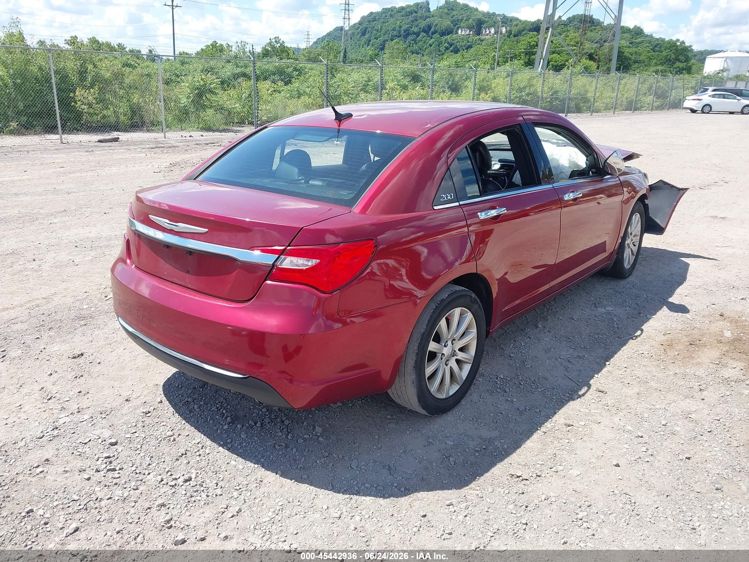 2013 Chrysler 200 Limited Red vin: 1C3CCBCG5DN523830