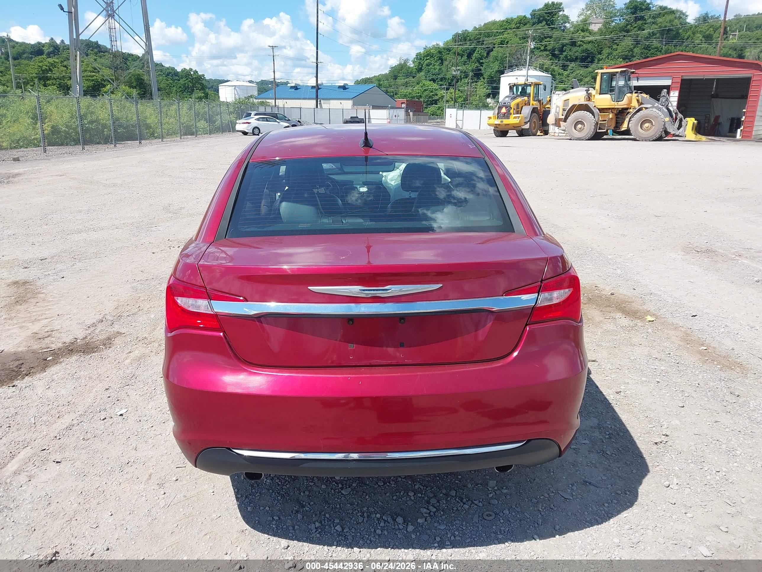 2013 Chrysler 200 Limited Red vin: 1C3CCBCG5DN523830