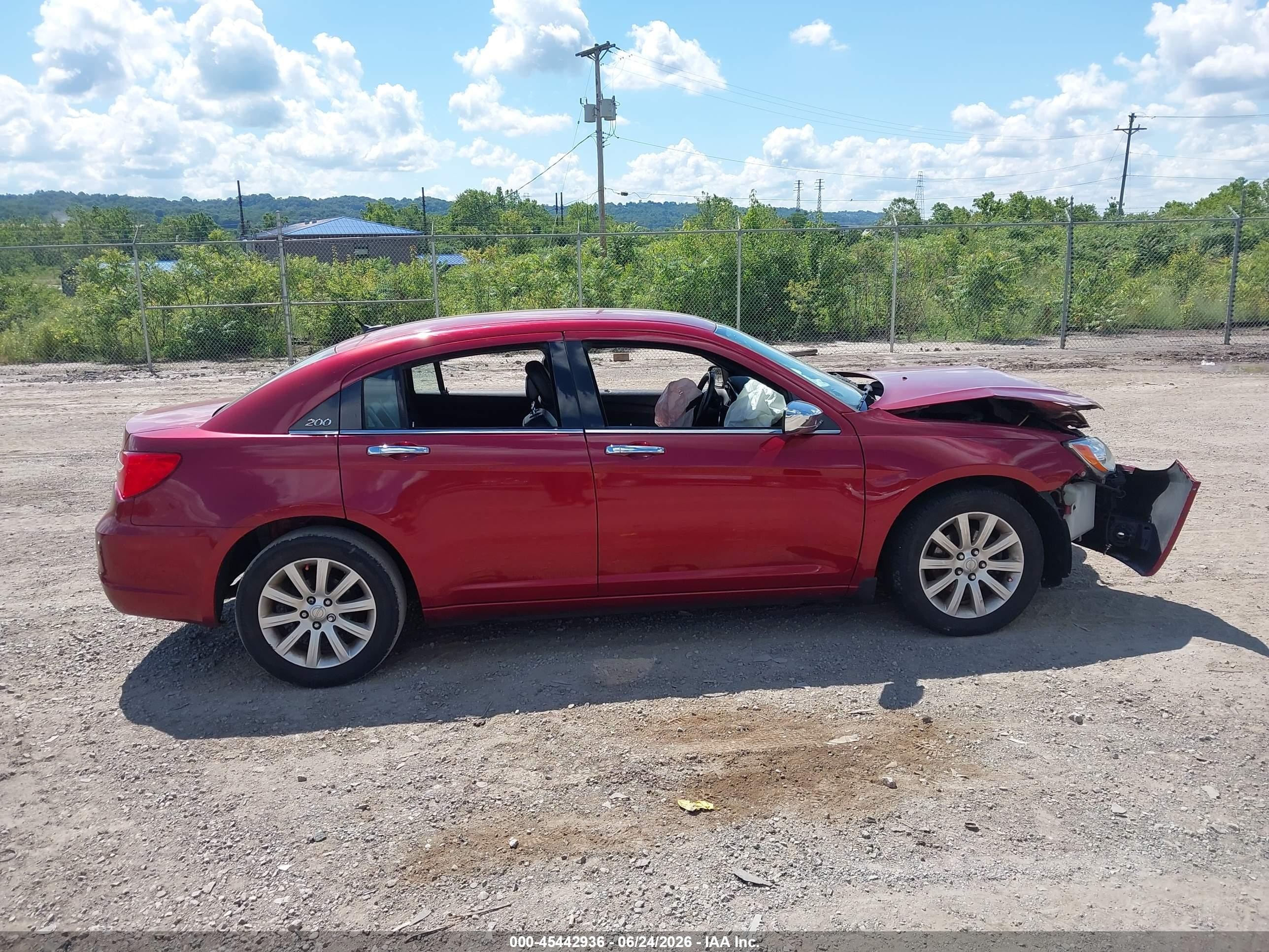 2013 Chrysler 200 Limited Red vin: 1C3CCBCG5DN523830