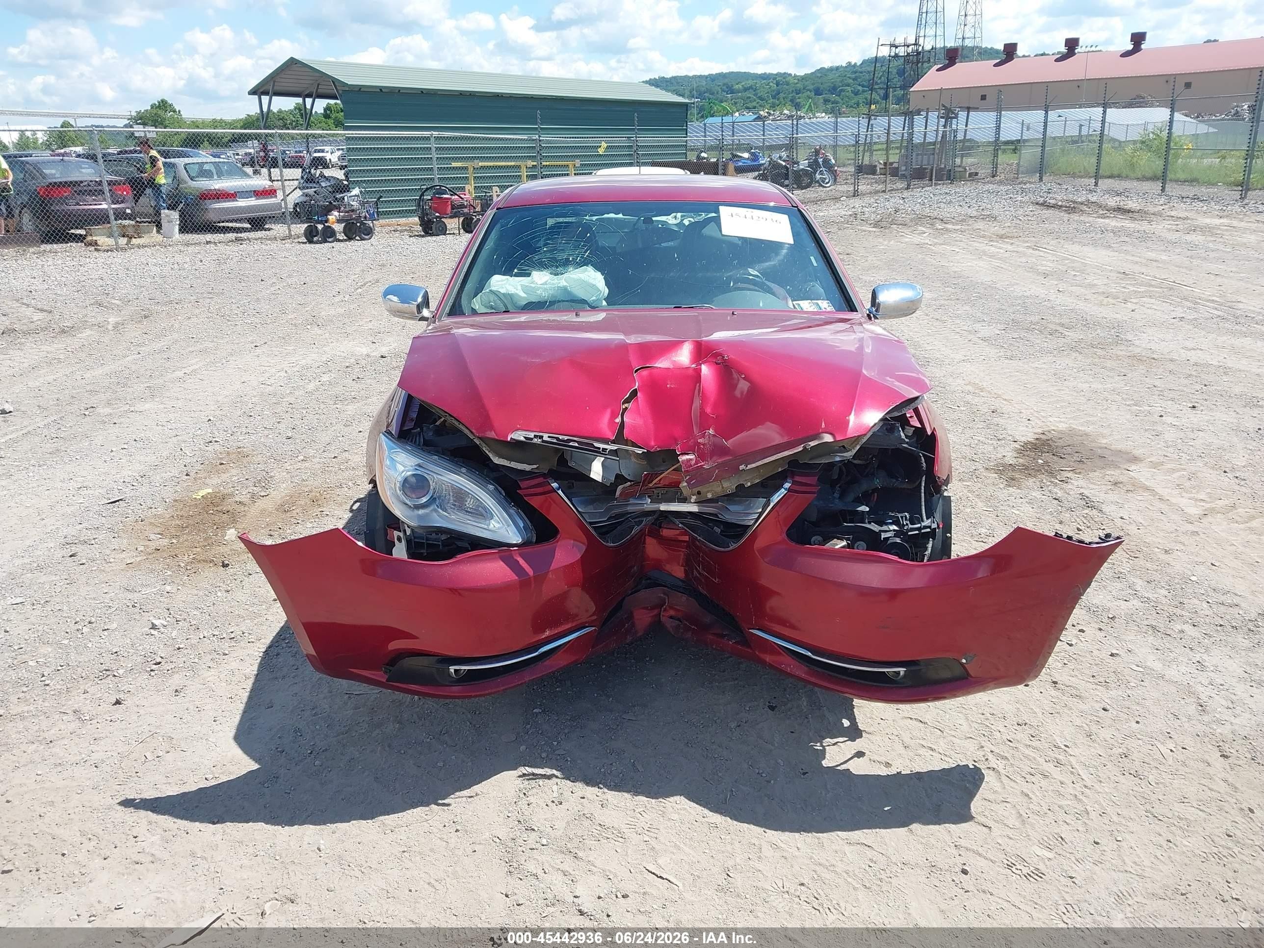 2013 Chrysler 200 Limited Red vin: 1C3CCBCG5DN523830