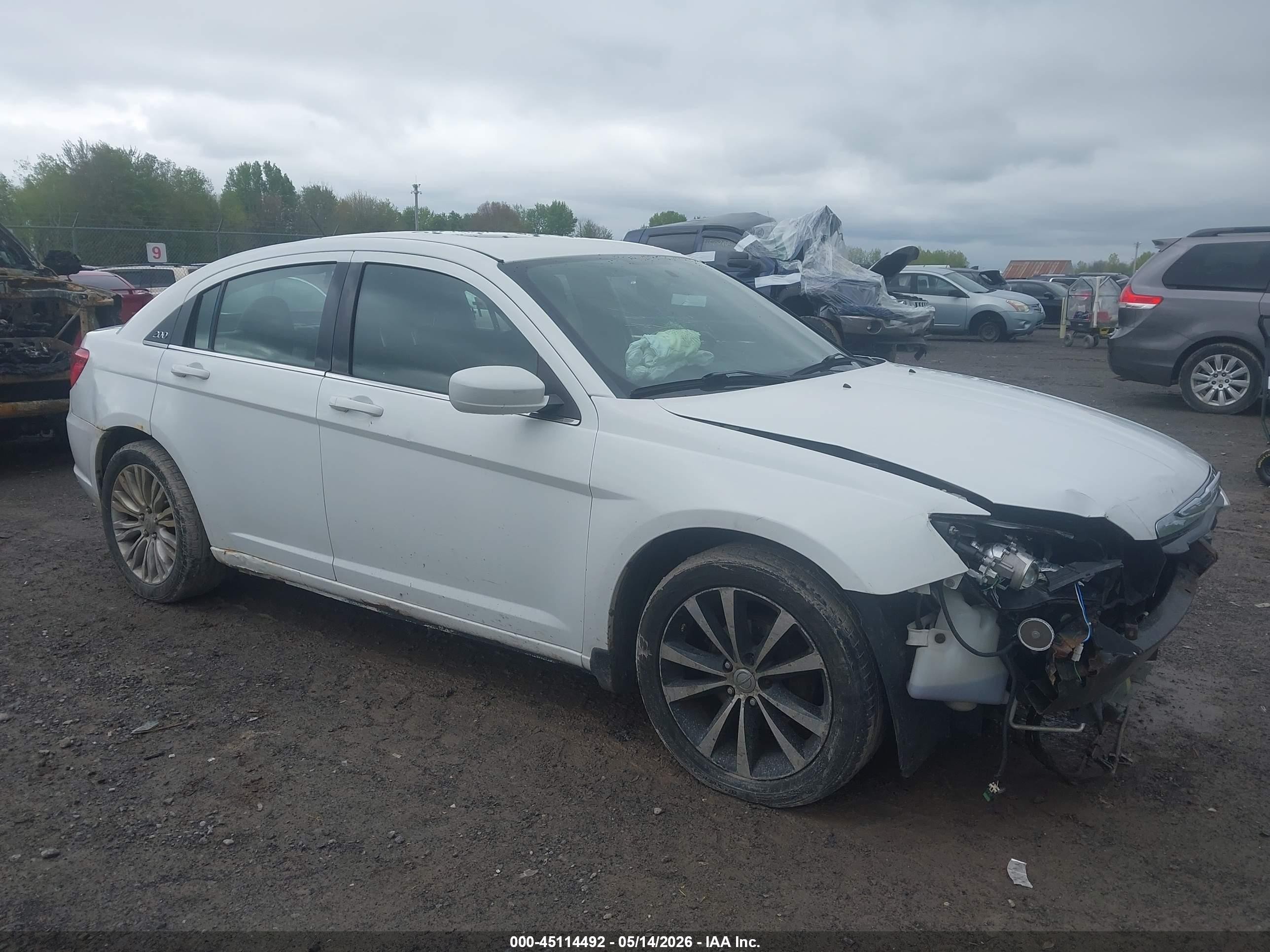 2013 Chrysler 200 Limited White vin: 1C3CCBCG5DN524184