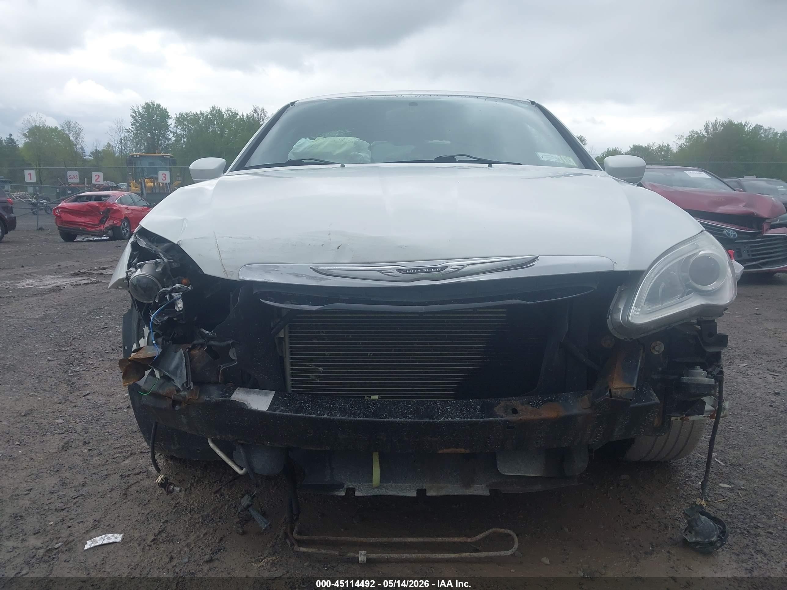 2013 Chrysler 200 Limited White vin: 1C3CCBCG5DN524184