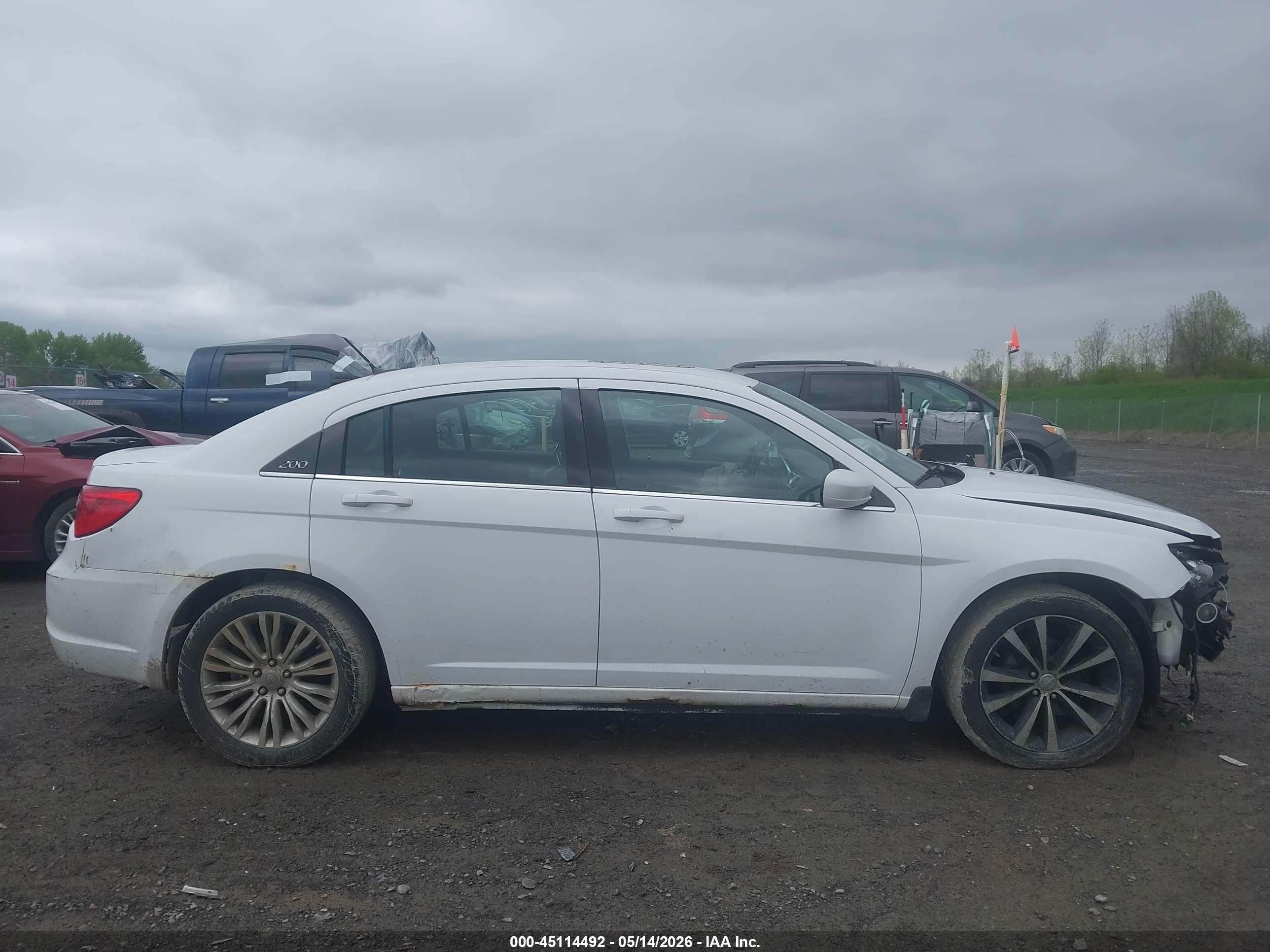 2013 Chrysler 200 Limited White vin: 1C3CCBCG5DN524184
